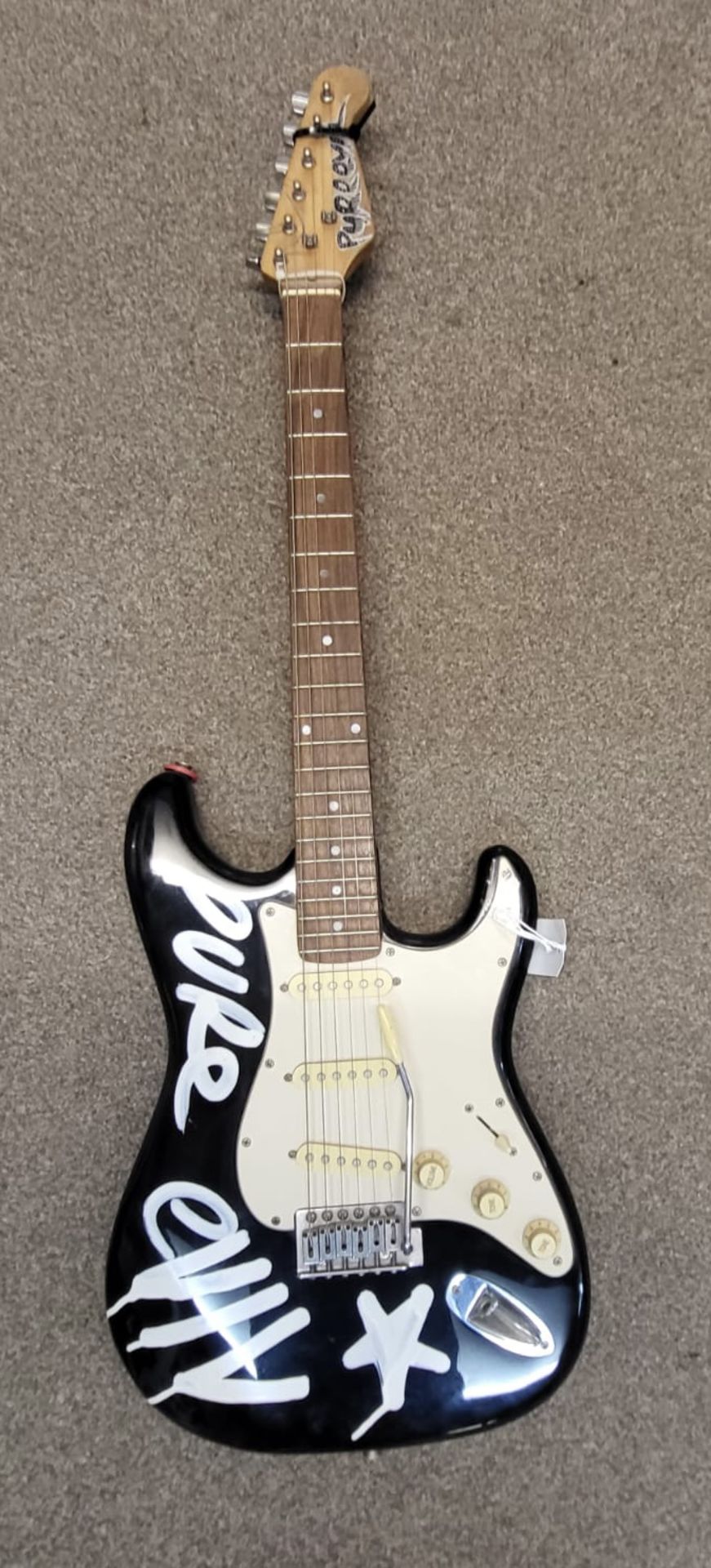 Simply Incredible ONE OFF MULTI-SIGNED Fender Style Guitar by PURE EVIL with COA - Image 3 of 4