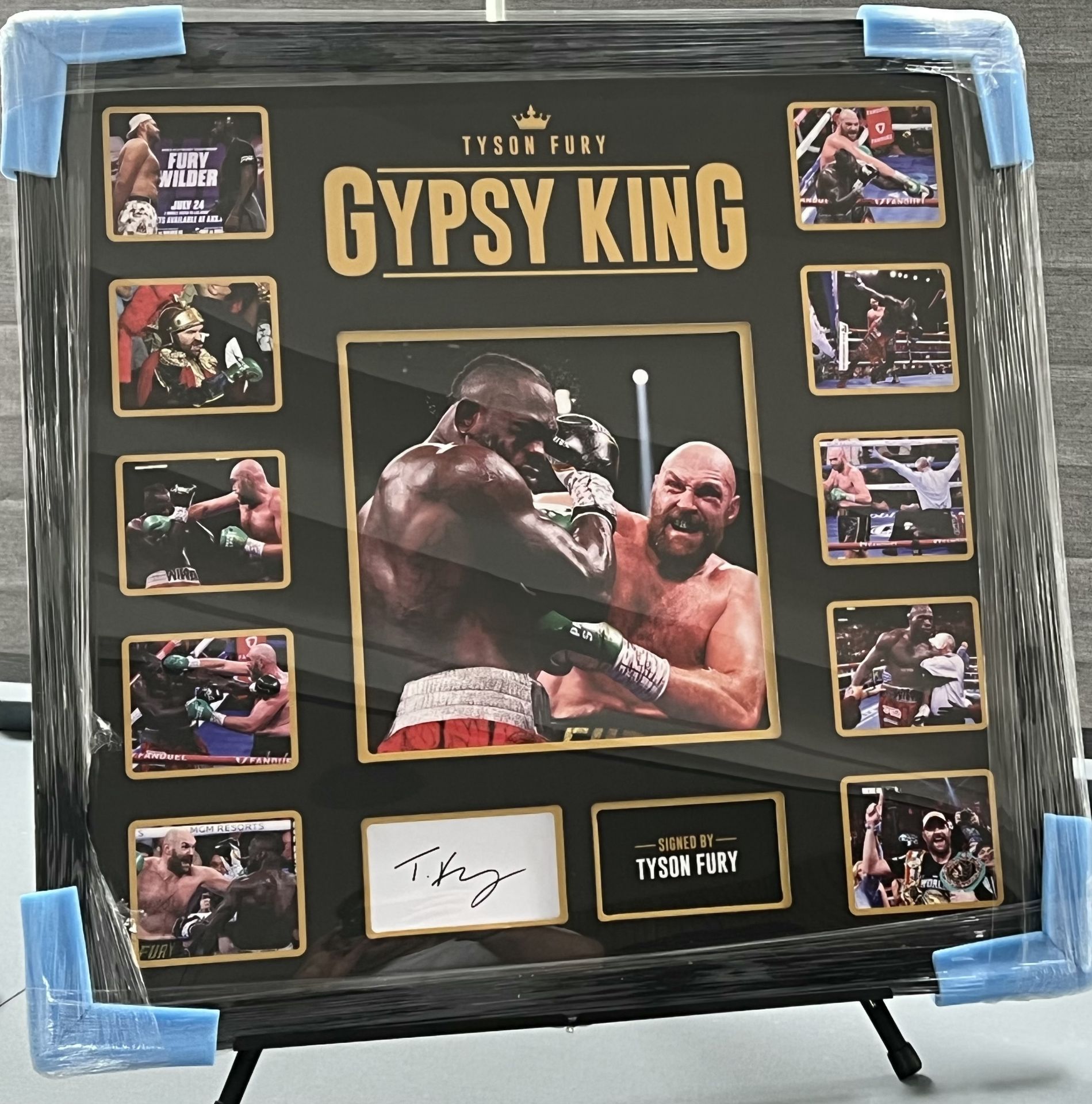 'TYSON FURY AKA THE GYPSY KING' HAND SIGNED PRESENTATION WITH COA - NO VAT!