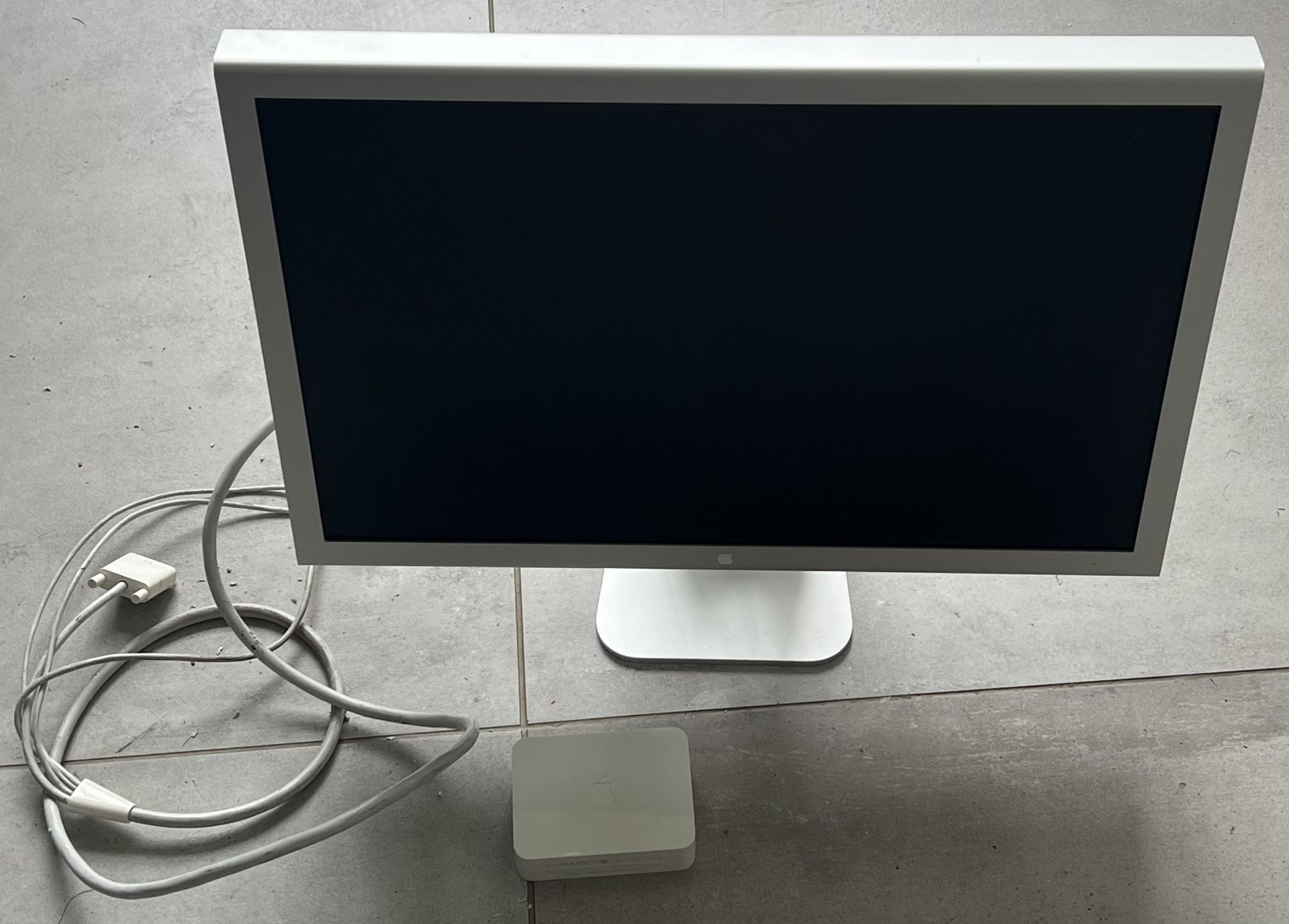 Apple Cinema HD Display on Stand with Cables - NO VAT!