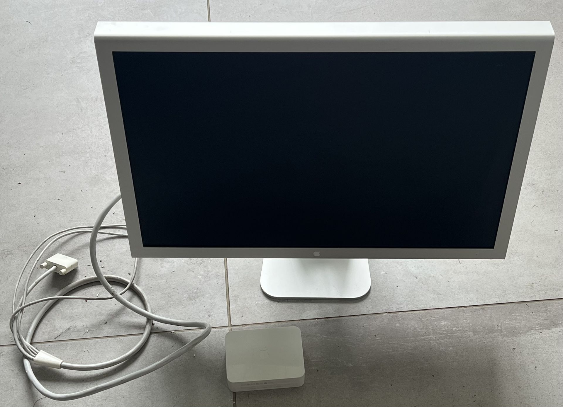 Apple Cinema HD Display on Stand with Cables - NO VAT! - Image 2 of 6