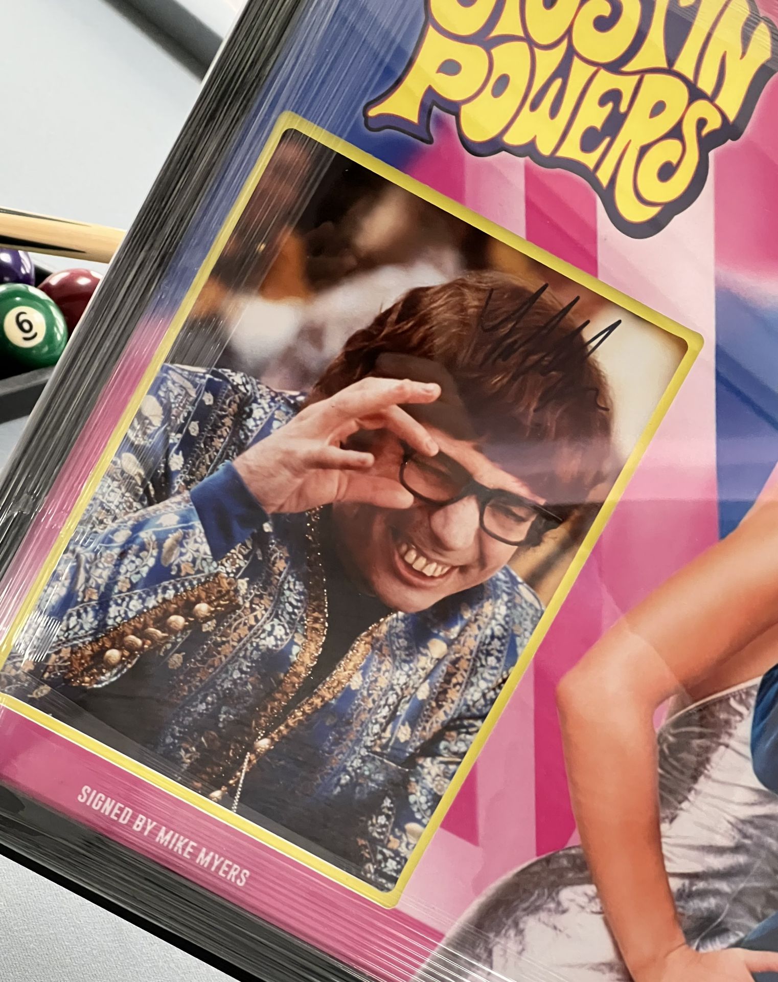 AUSTIN POWERS MOVIE PRESENTATION, HAND SIGNED BY â€˜MIKE MYERSâ€™ WITH COA - NO VAT! - Image 3 of 5