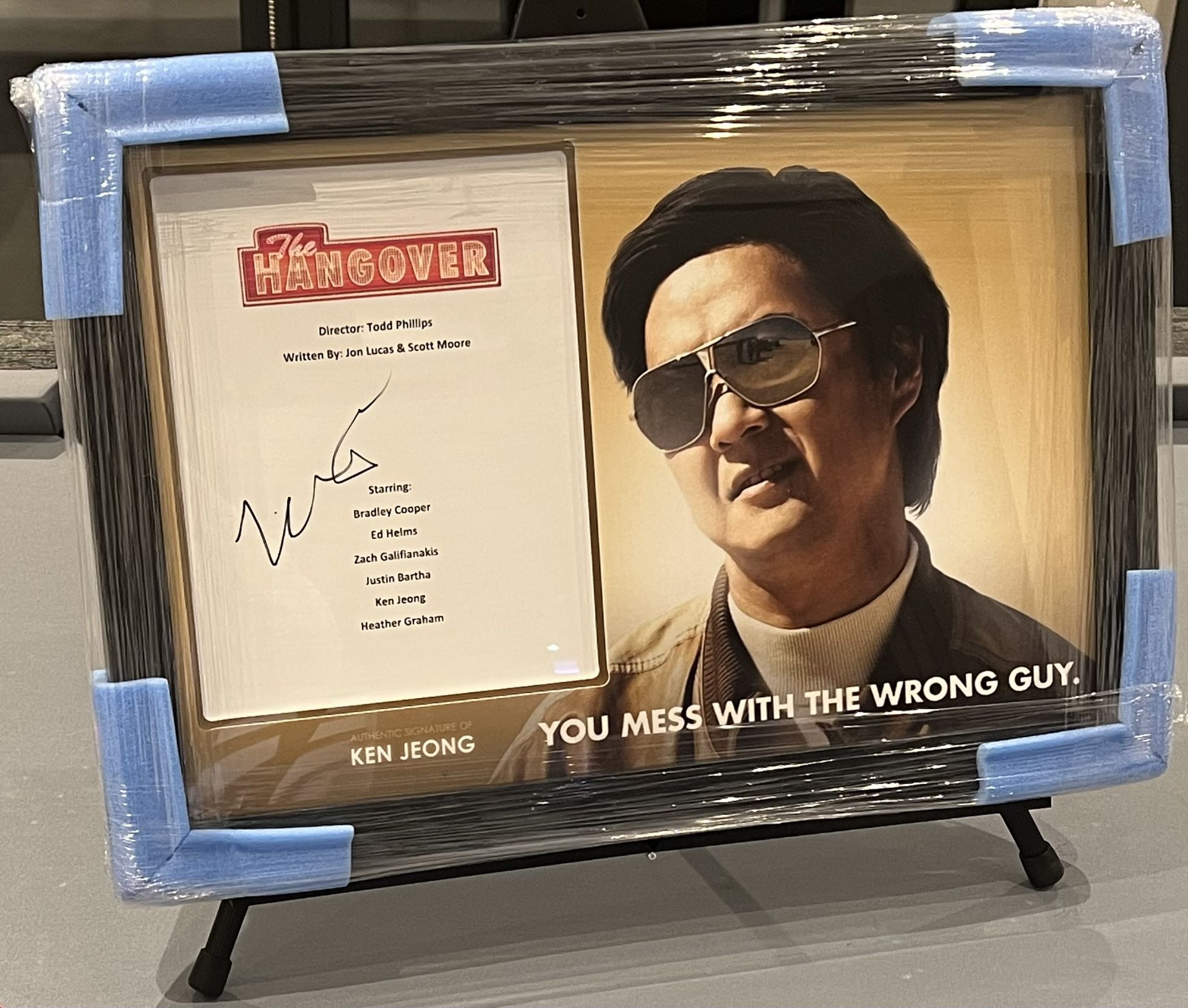 HANGOVER MOVIE SCRIPT PRESENTATION, HAND SIGNED BY â€˜KEN JEONGâ€™ WITH COA - NO VAT! - Image 2 of 5