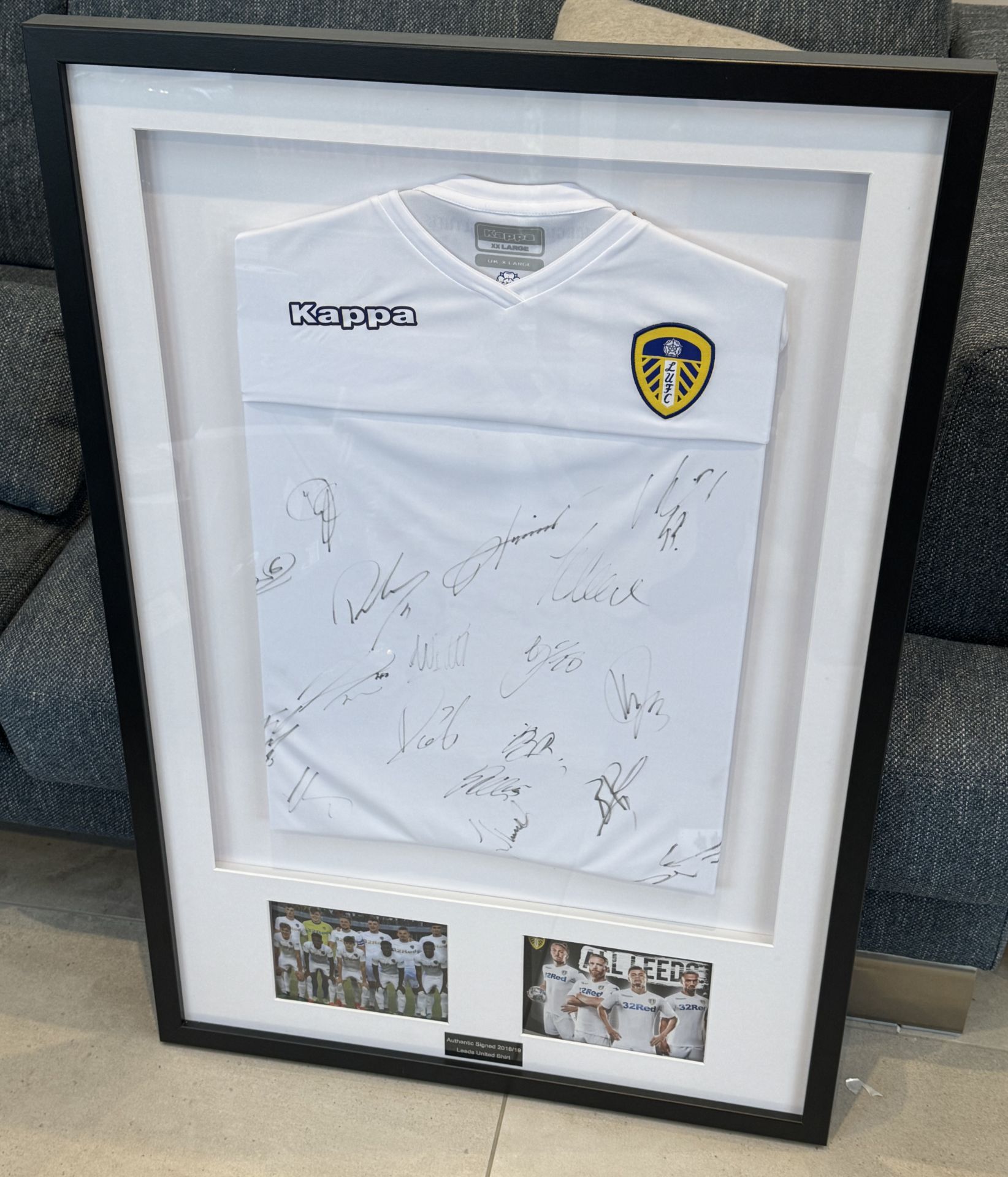 LEEDS UNITED FRAMED 18/19 SHIRT, HAND SIGNED BY THE TEAM