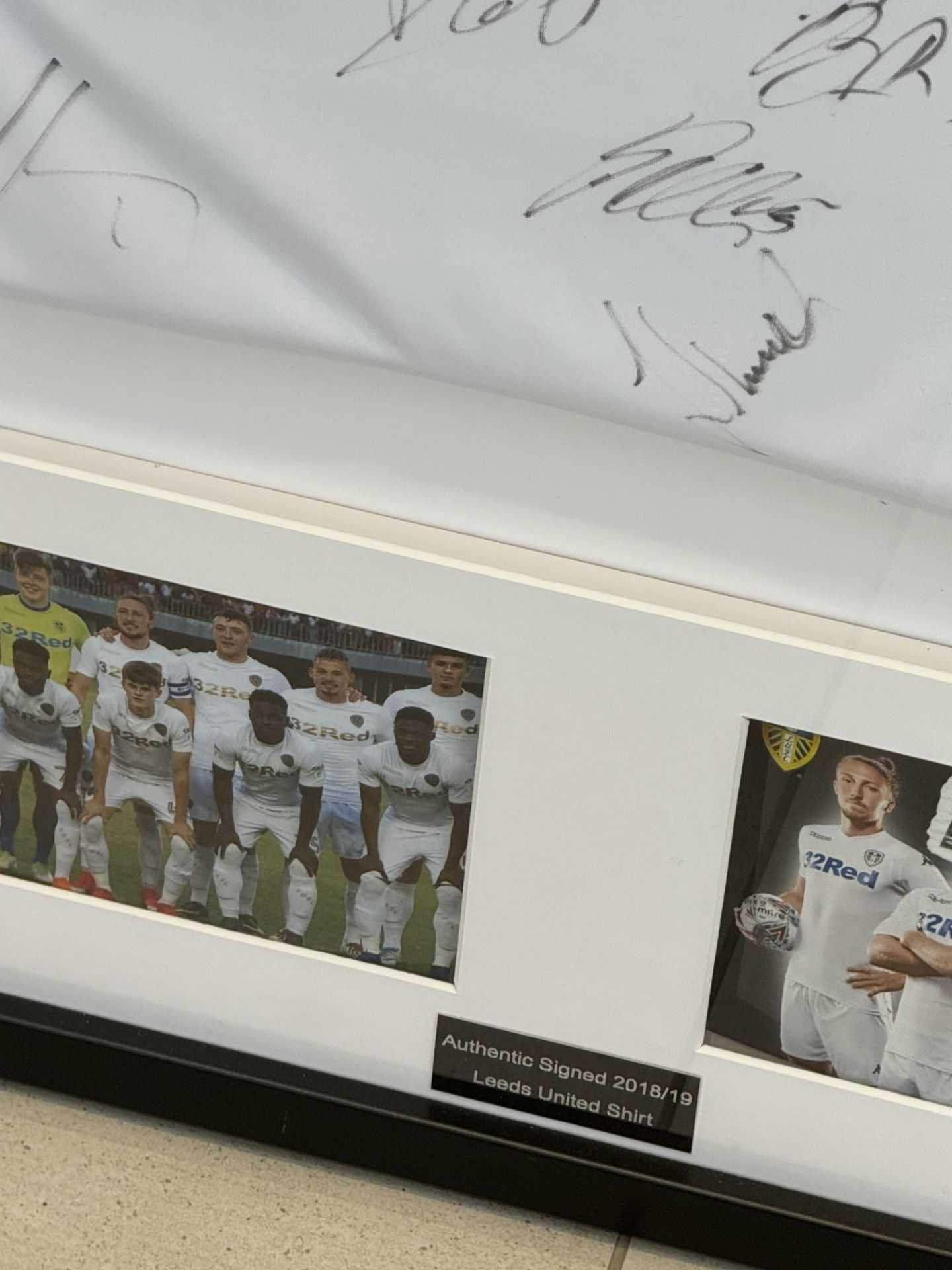 LEEDS UNITED FRAMED 18/19 SHIRT, HAND SIGNED BY THE TEAM - Image 3 of 5