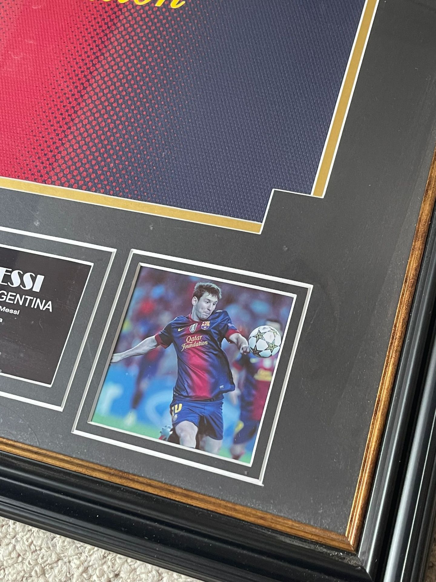 HAND SIGNED, BEAUTIFULLY FRAMED â€˜MESSIâ€™ SHIRT WITH COA - NO VAT! - Image 7 of 9