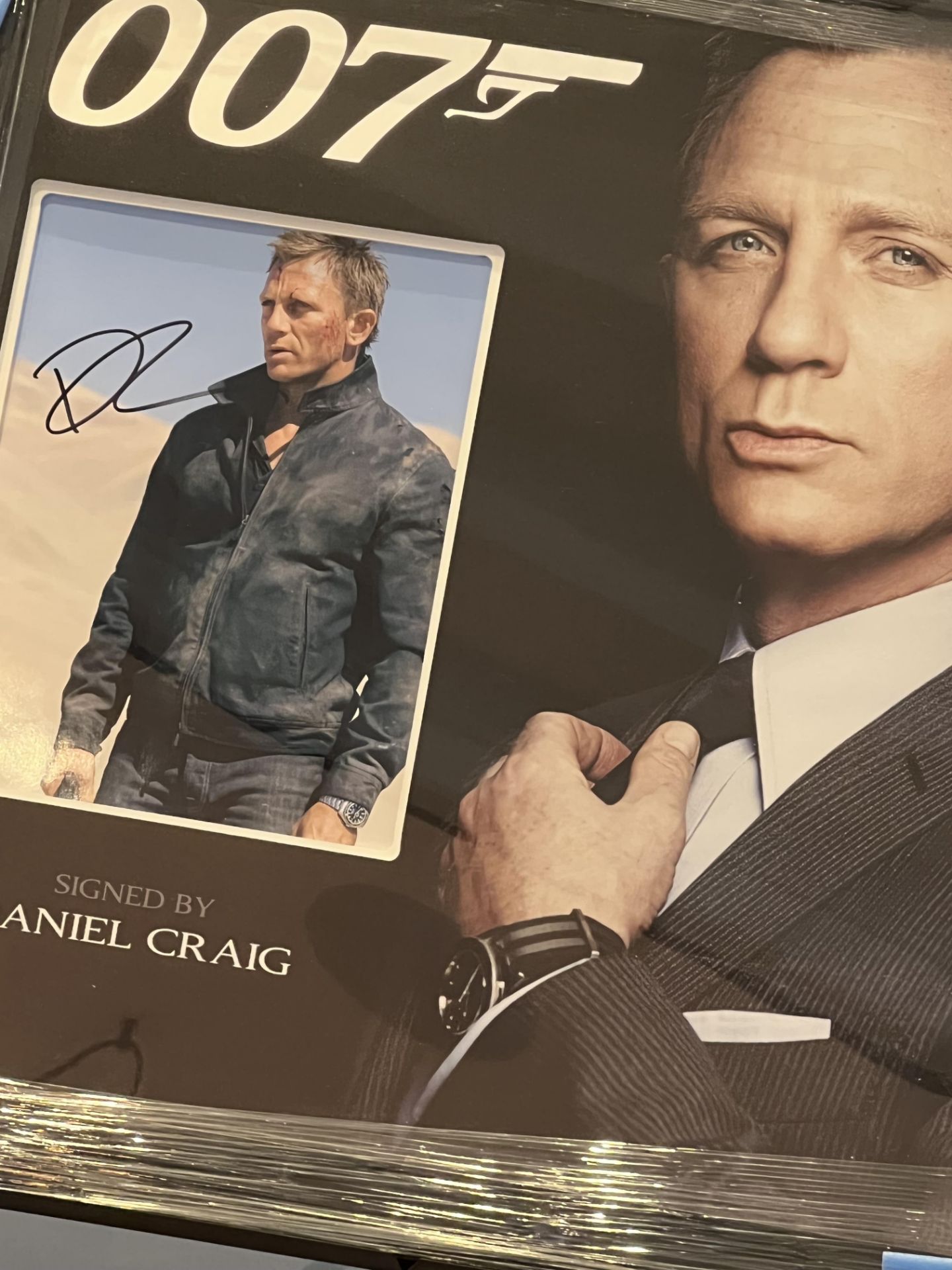 HAND SIGNED JAMES BOND PRESENTATION BY â€˜DANIEL CRAIGâ€™ WITH COA - NO VAT! - Image 3 of 5