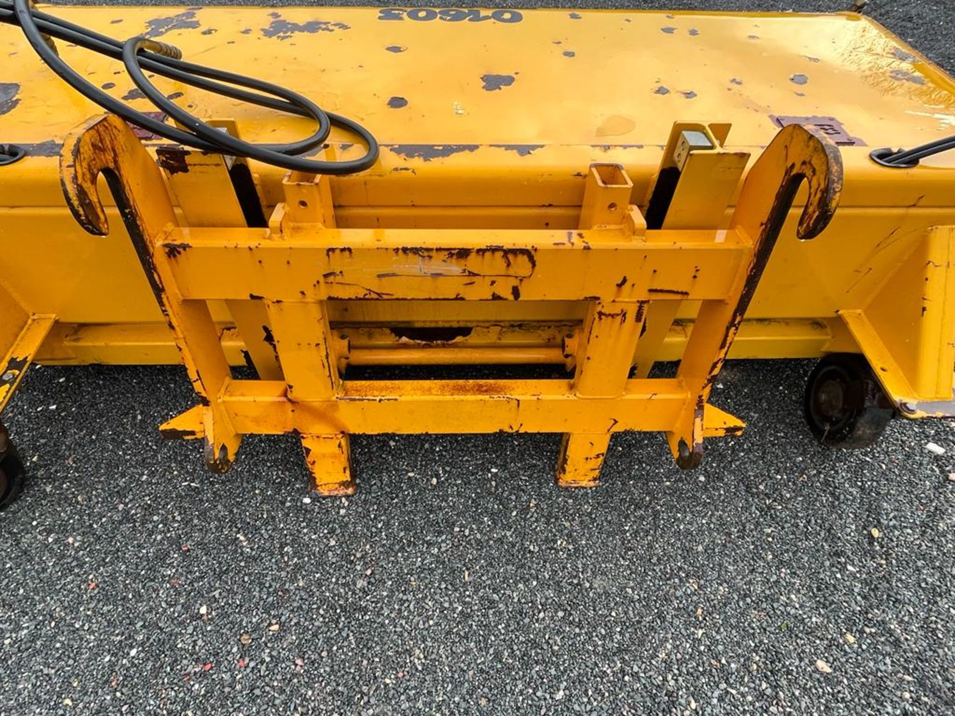 JCB road sweeper brush,Complete with water spray dust supperssion, jcb Q fit brackets.in Full - Image 4 of 4