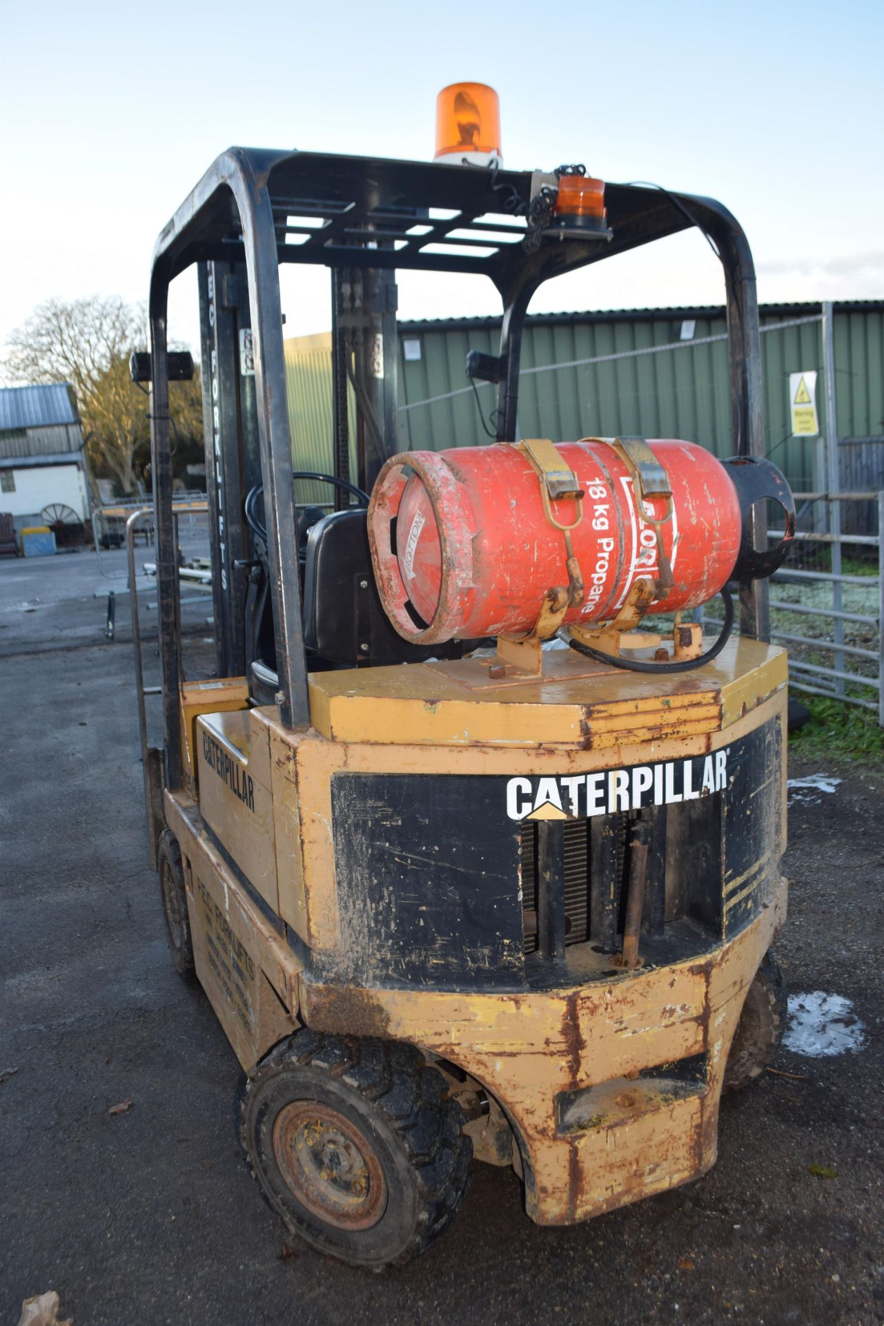 Caterpillar V25D Counter balance forklift showing 5041 hours