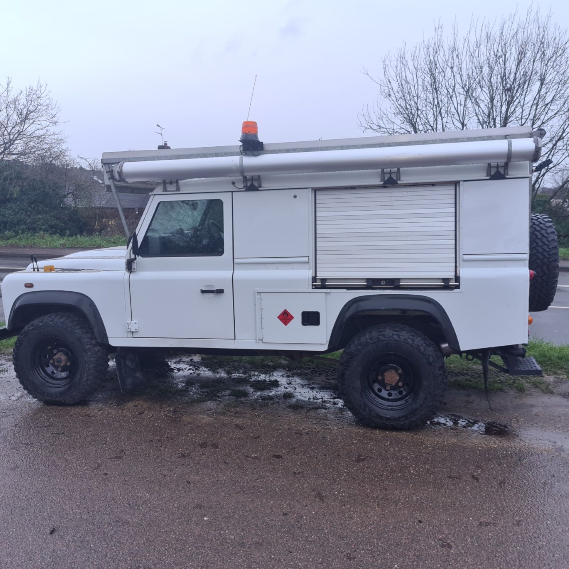 2013 Land rover Defender utilities ex power company fleet - Image 2 of 9