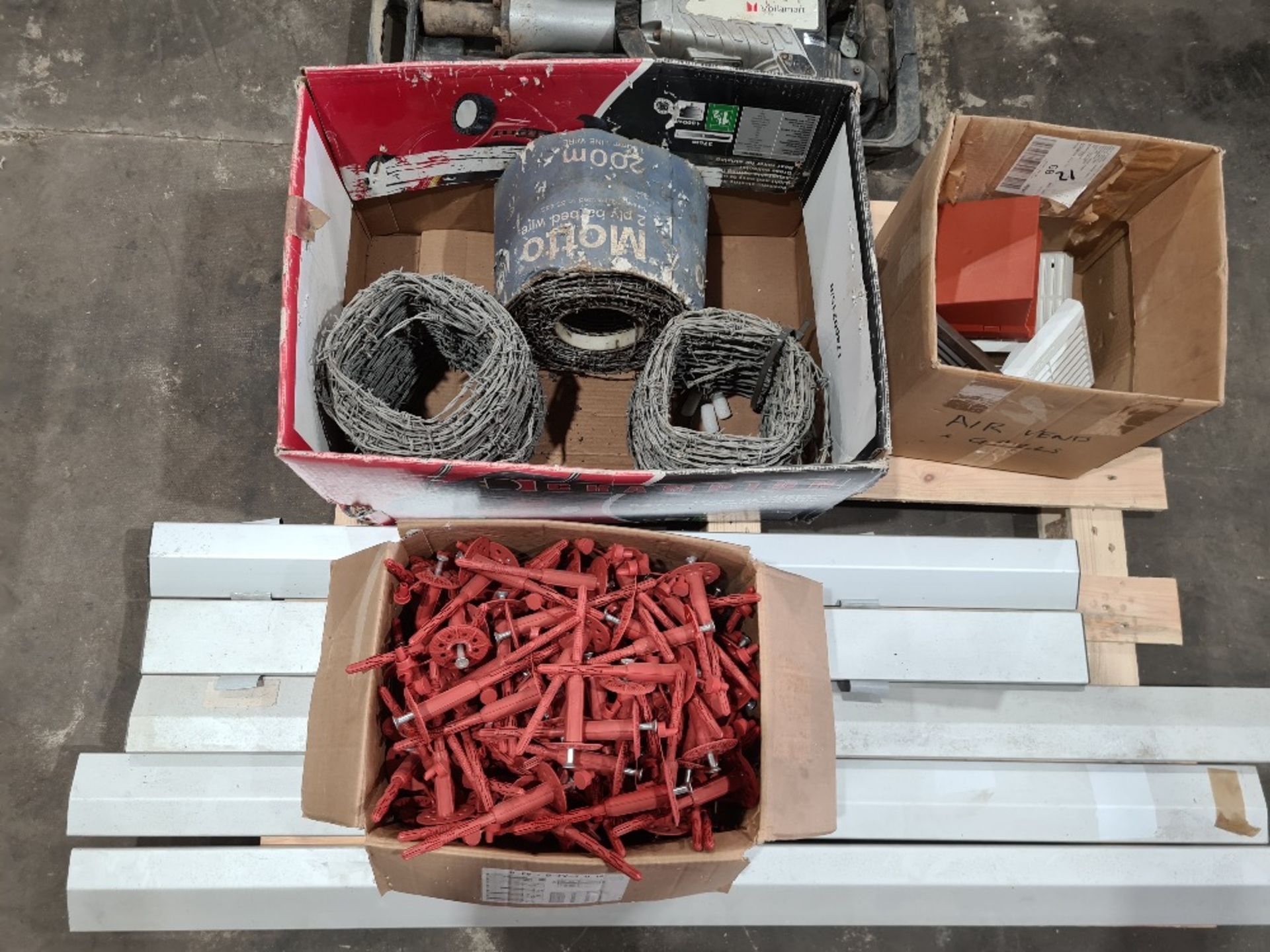 Pallet of misc items incl aluminium straight edges, Hilti insulation fixings, extraction vents and