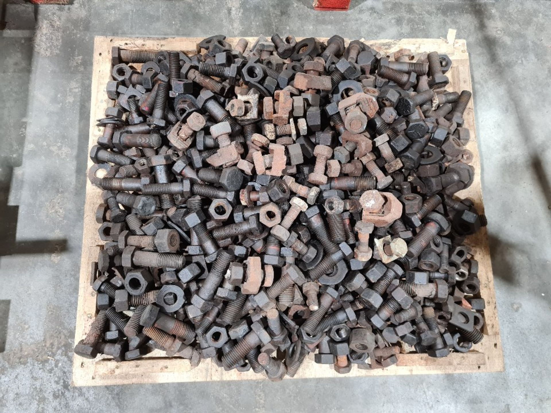 Qty of large nuts and bolts. NO VAT.