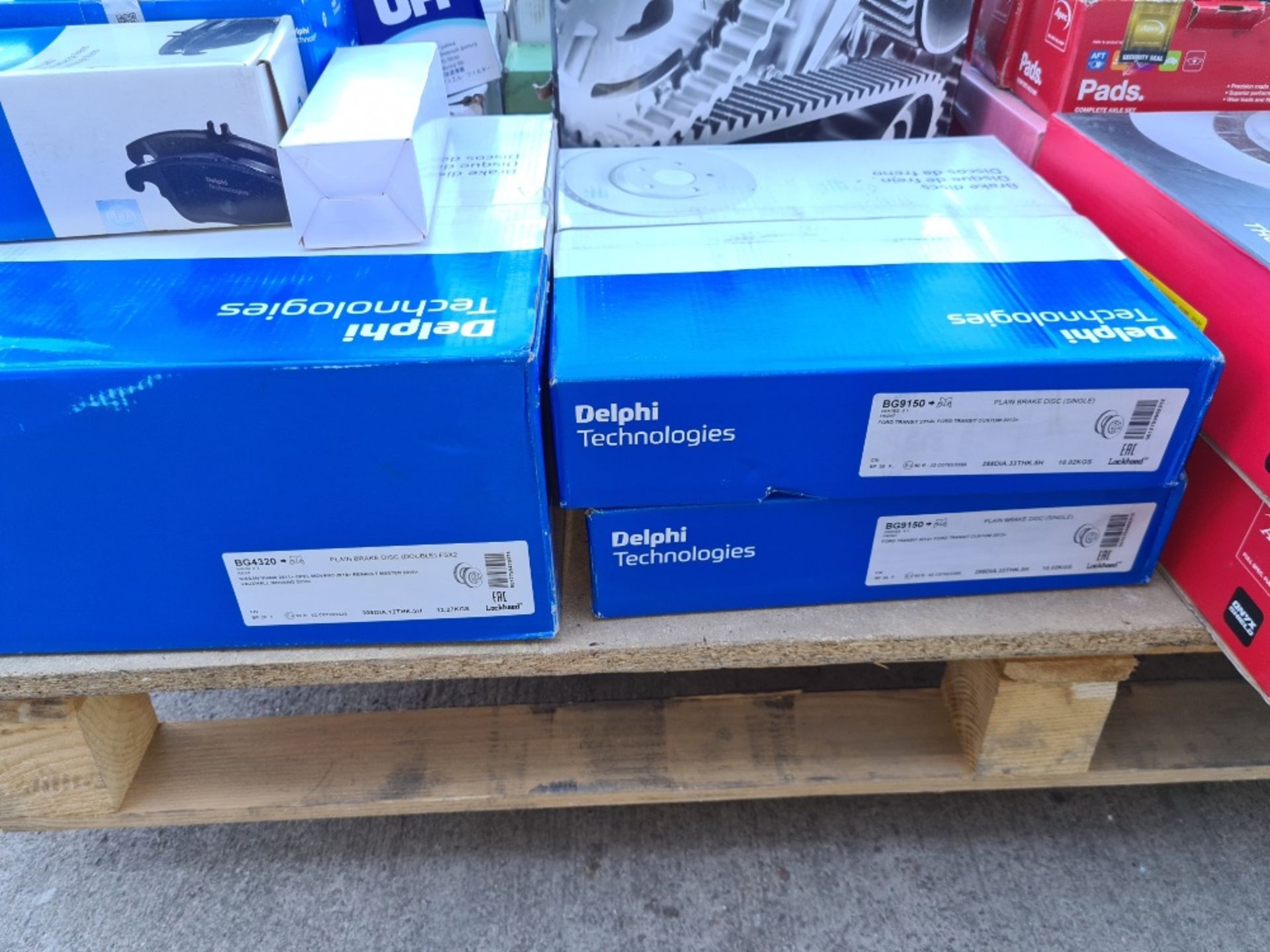 Pallet of misc new, boxed van parts incl brake discs, pads and other items. - Image 4 of 9