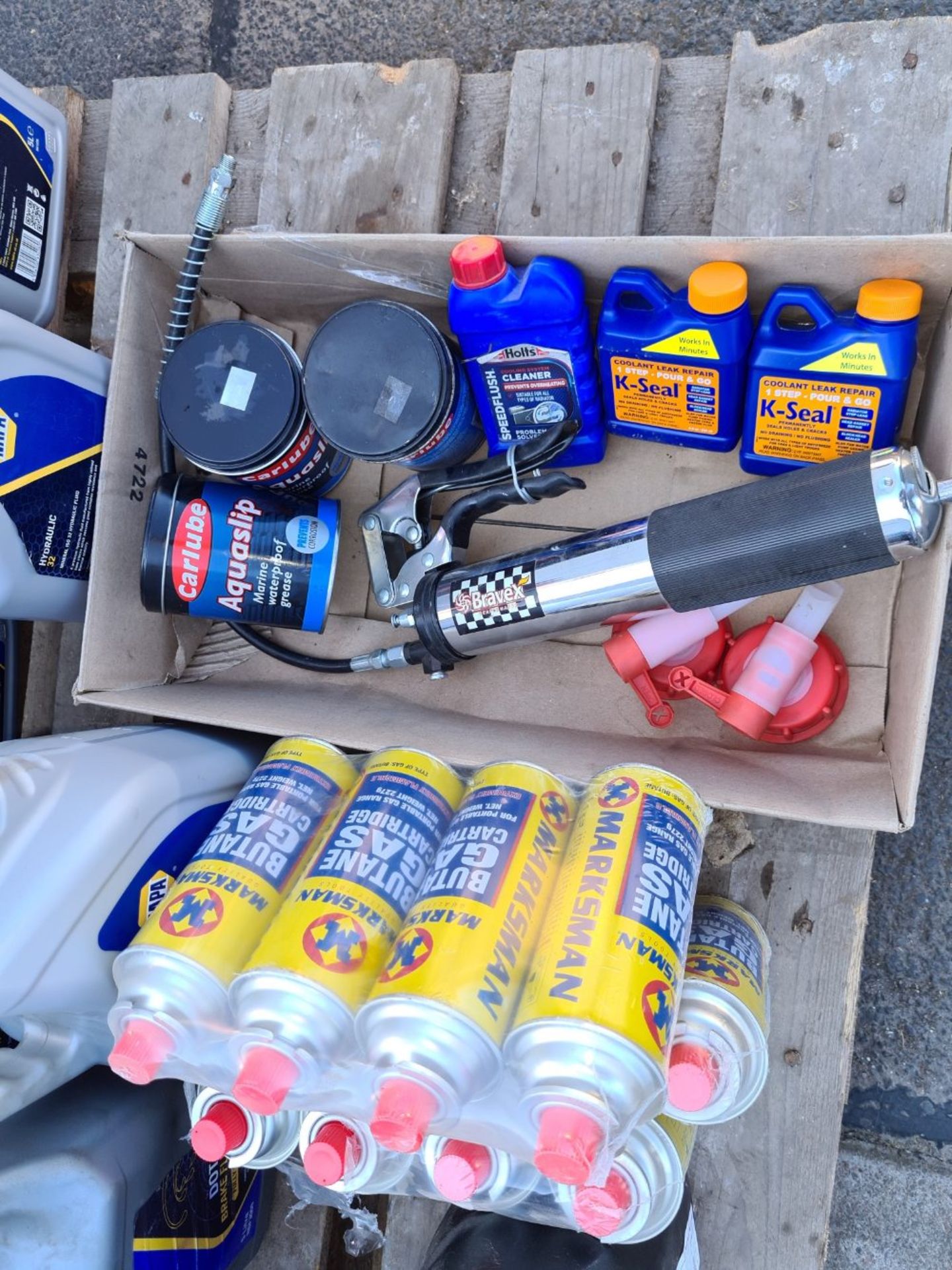 Qty of misc oils, lubricants, oils, grease and gas. - Image 3 of 4
