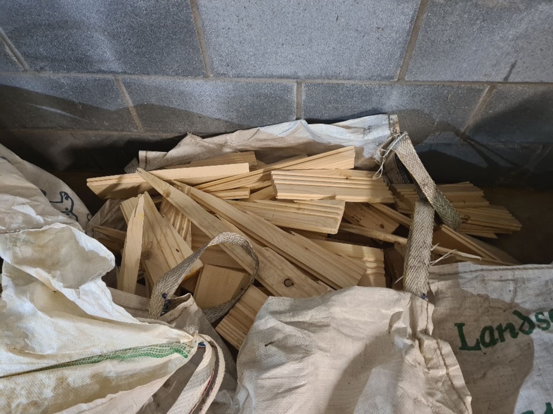 6 x dumpy bags of timber offcuts / firewood. NO VAT. - Image 5 of 6