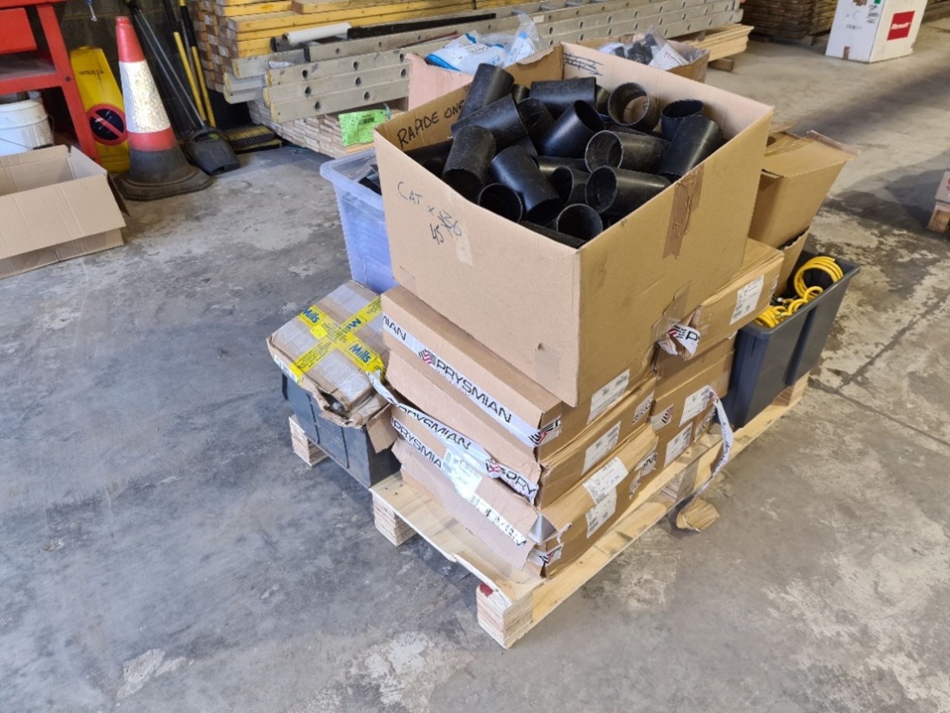 Pallet of assorted and telecomms parts and galv coach screws. - Image 15 of 15