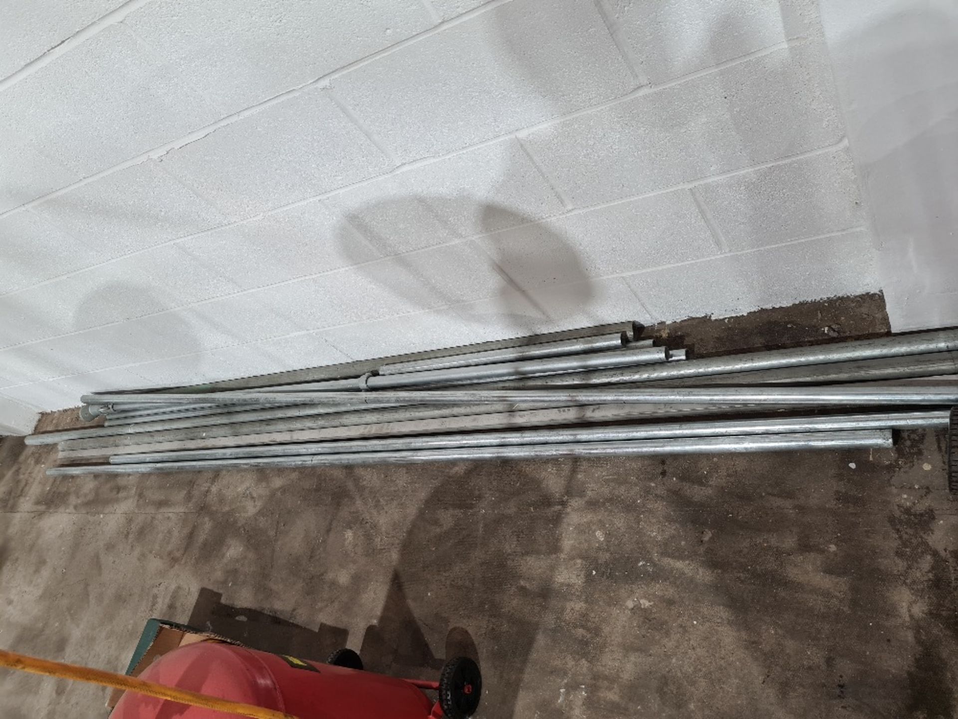 Qty of misc galvanised pipe.