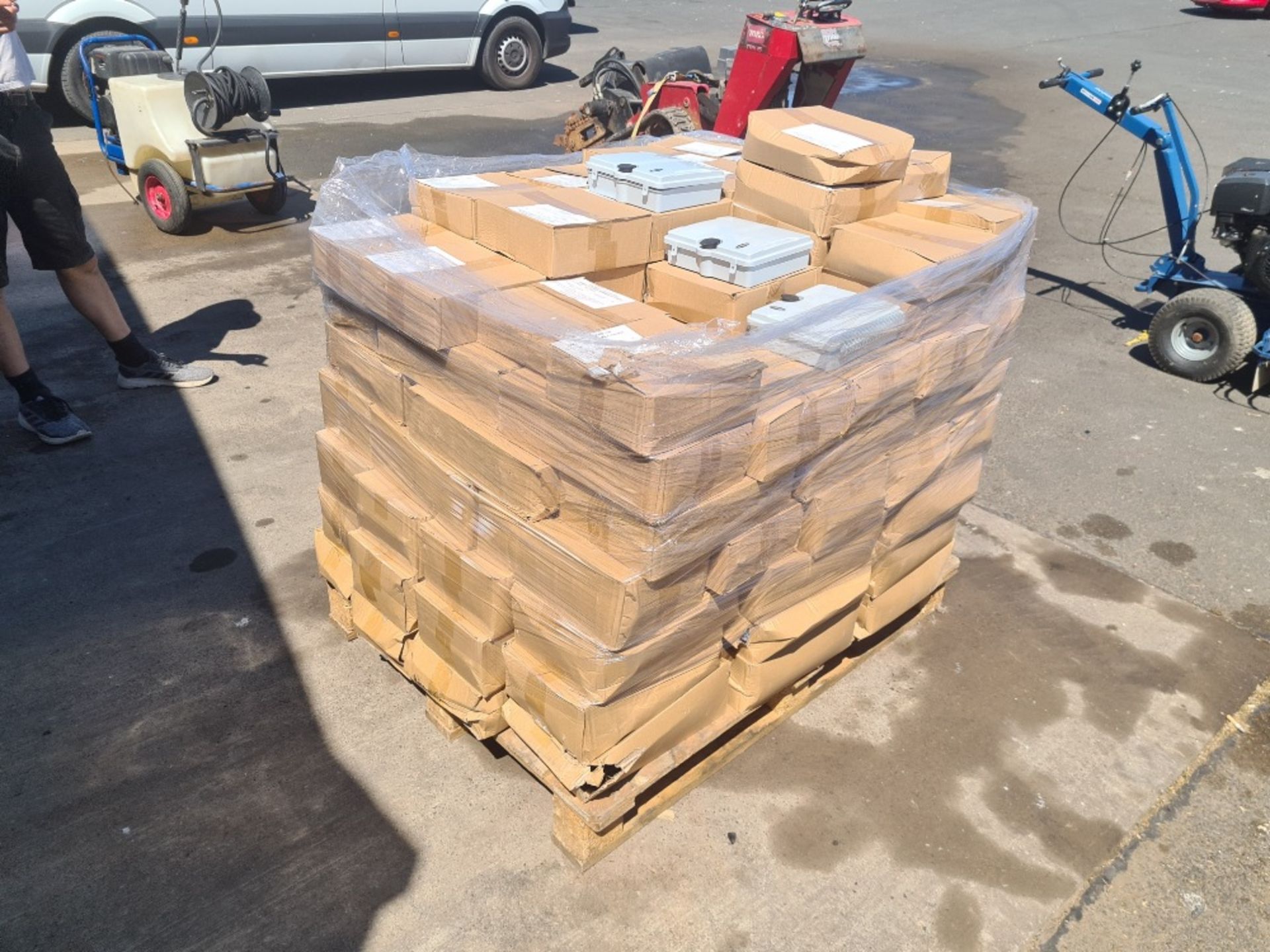 Pallet of approx 32 Ultima Fibre FTTX IP54 lockable telecomms termination boxes / 69 black - Image 2 of 8