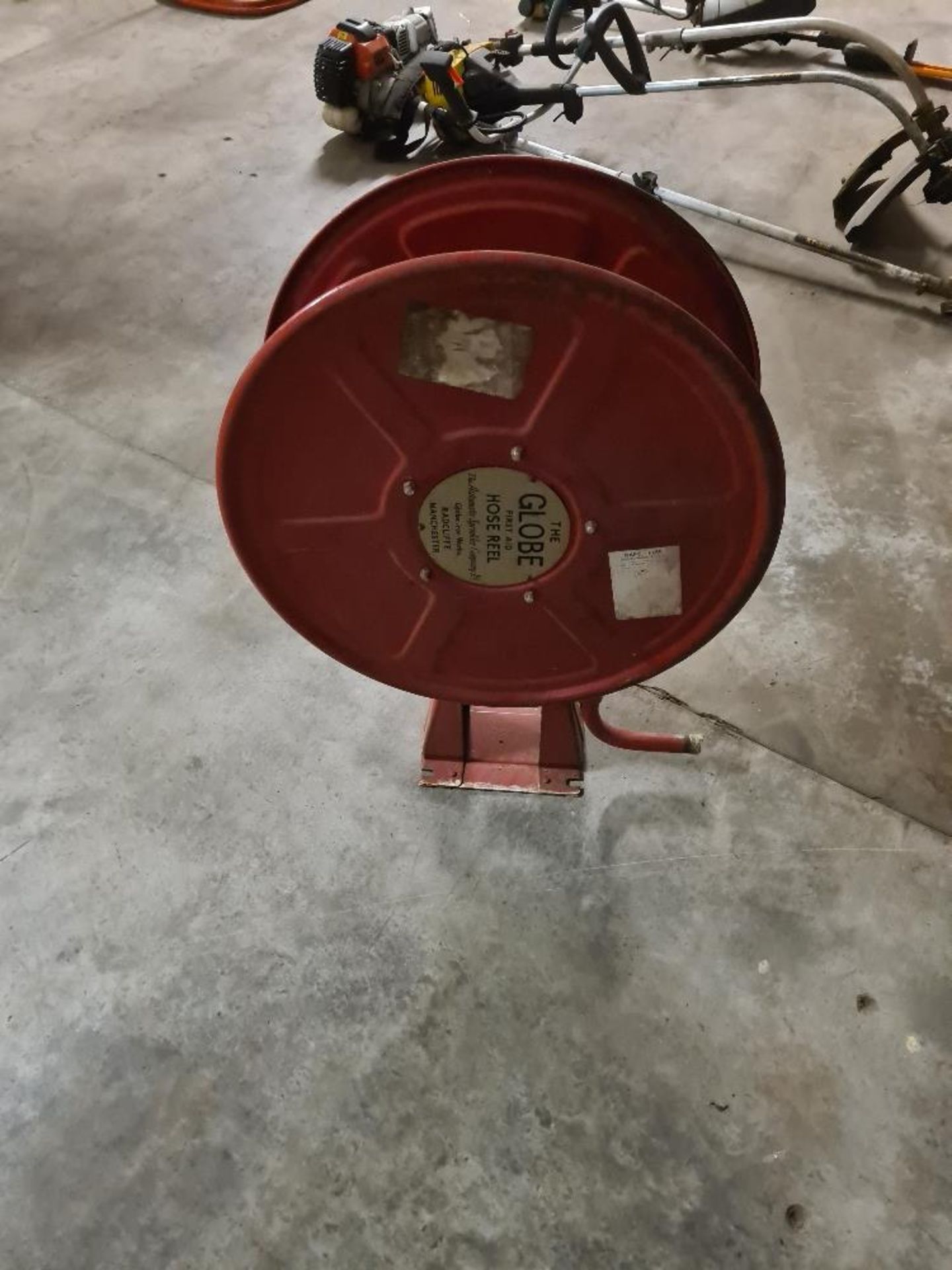 Globe hose reel. - Image 2 of 2