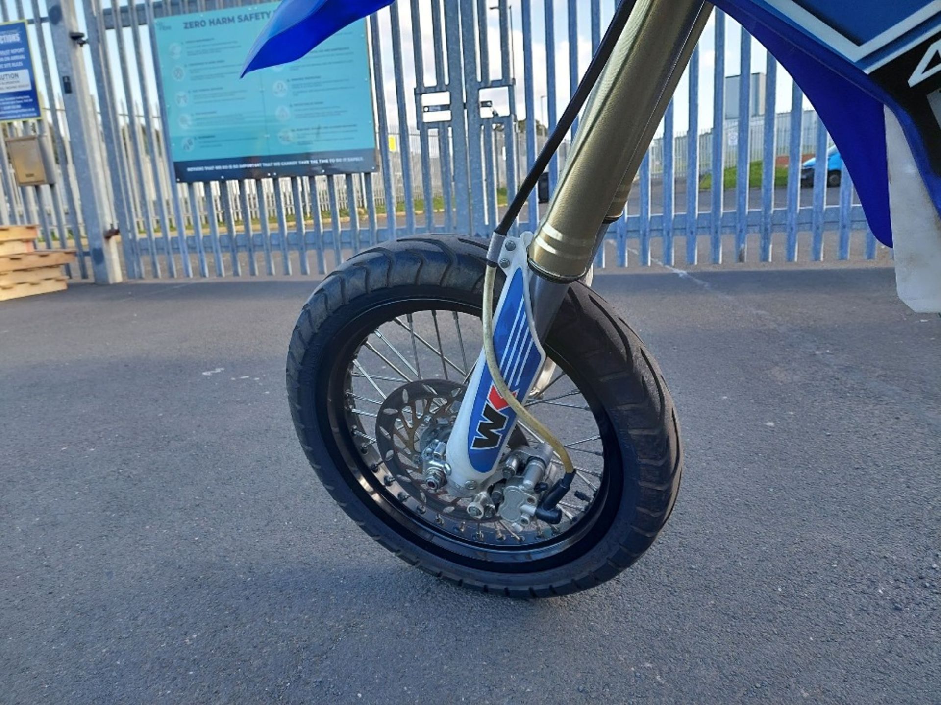 2014 WK450 Enduro bike. YO14 CWC. Mot'D TIL April 2024. c/w Supermoto wheels and off-road wheels. NO - Image 6 of 14