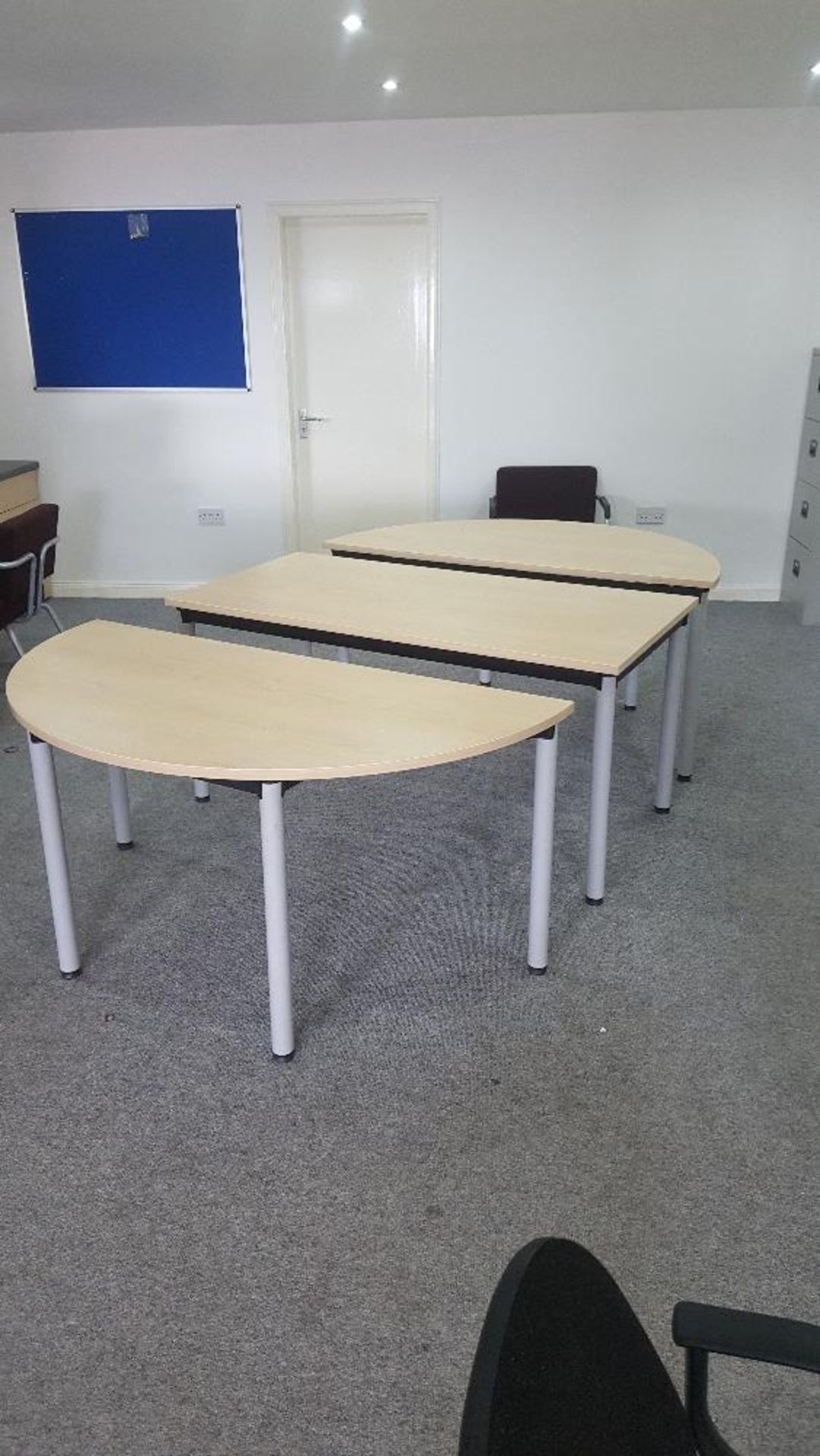 Collapsible oval conference room table. NO VAT. - Image 2 of 3
