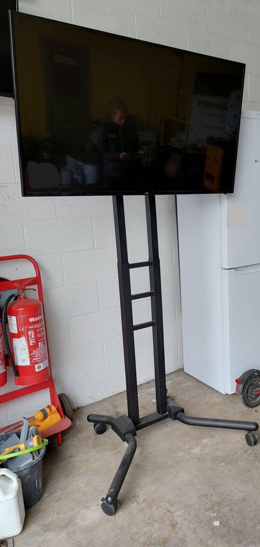 3 x LCD flat screen TVs and a wheeled TV stand. NO VAT. - Image 3 of 4
