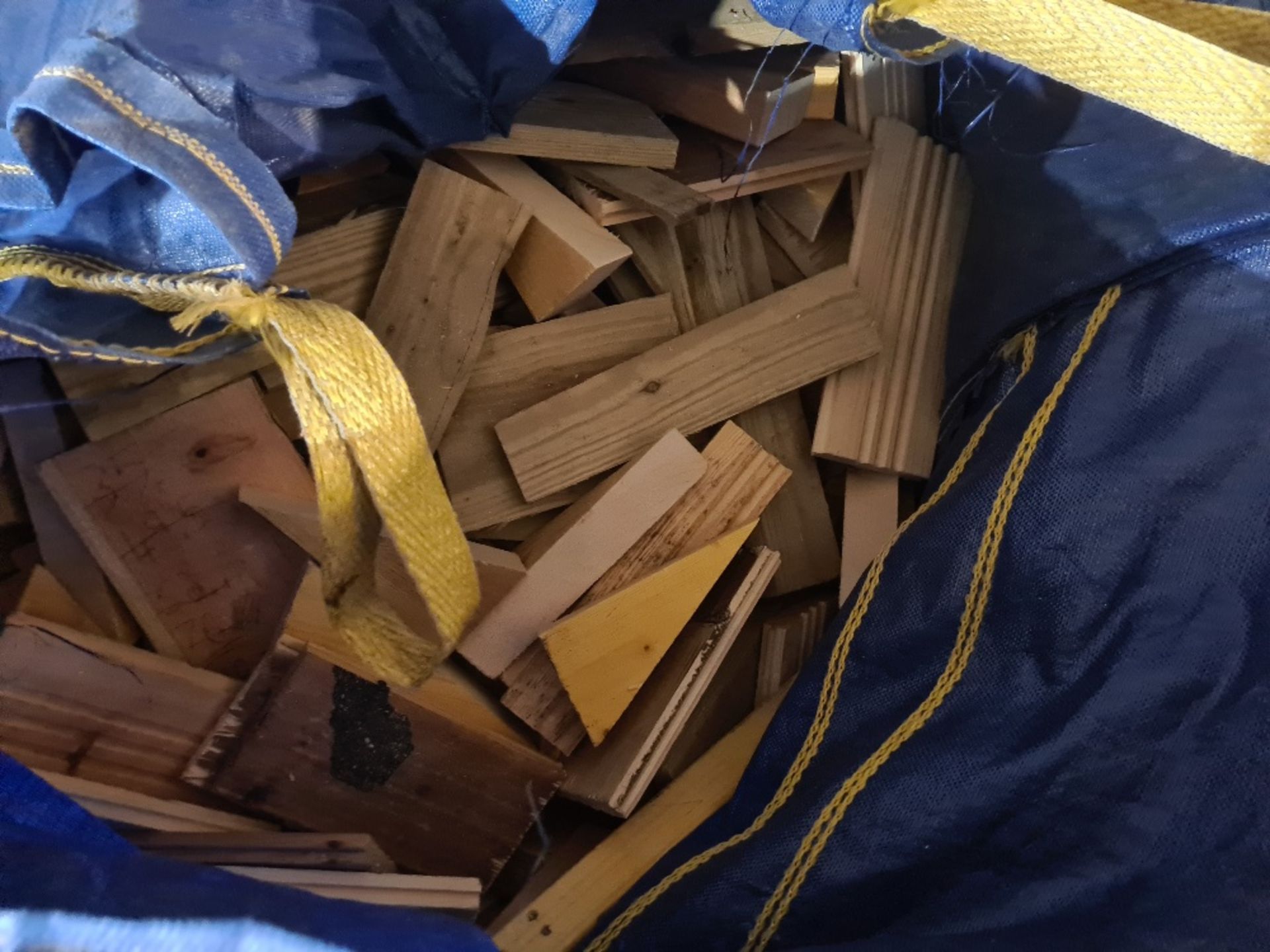 6 x dumpy bags of timber offcuts / firewood. NO VAT. - Image 3 of 6