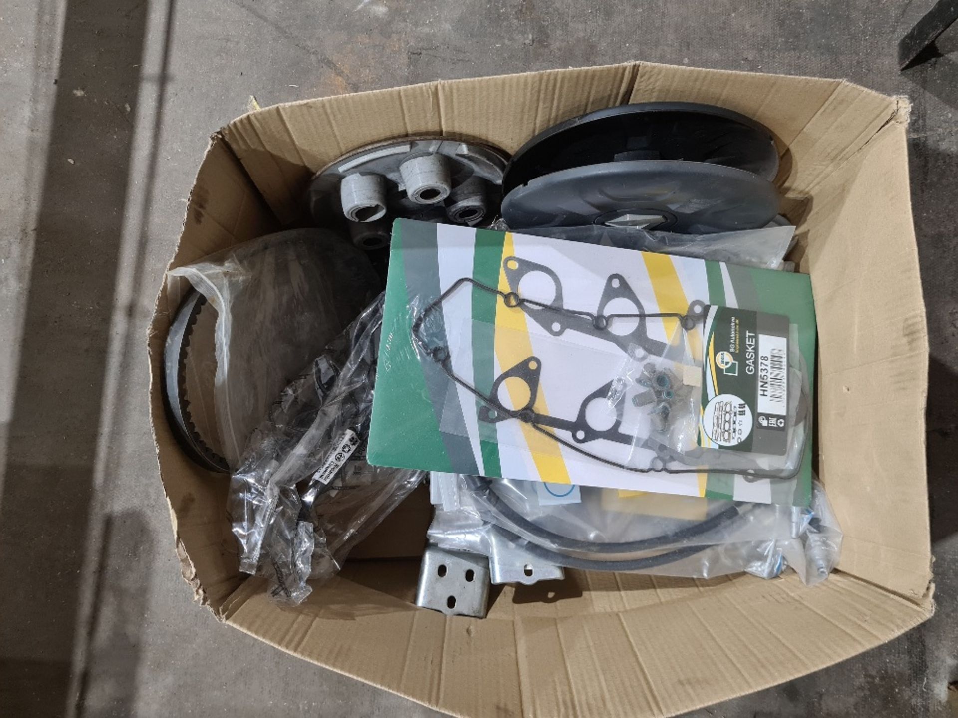 Qty misc van parts incl gasket kit.