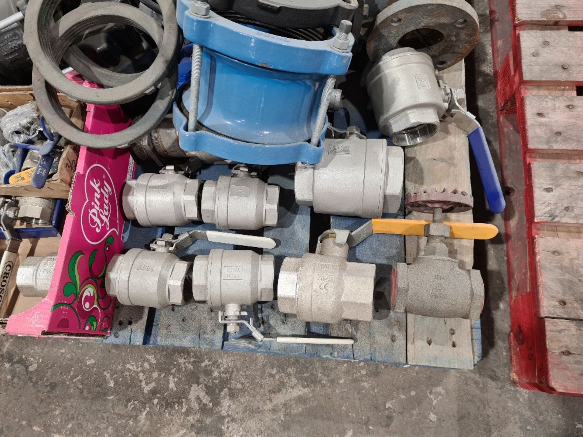 Pallet of isolation valves, pipe couplers and various items. - Image 3 of 3