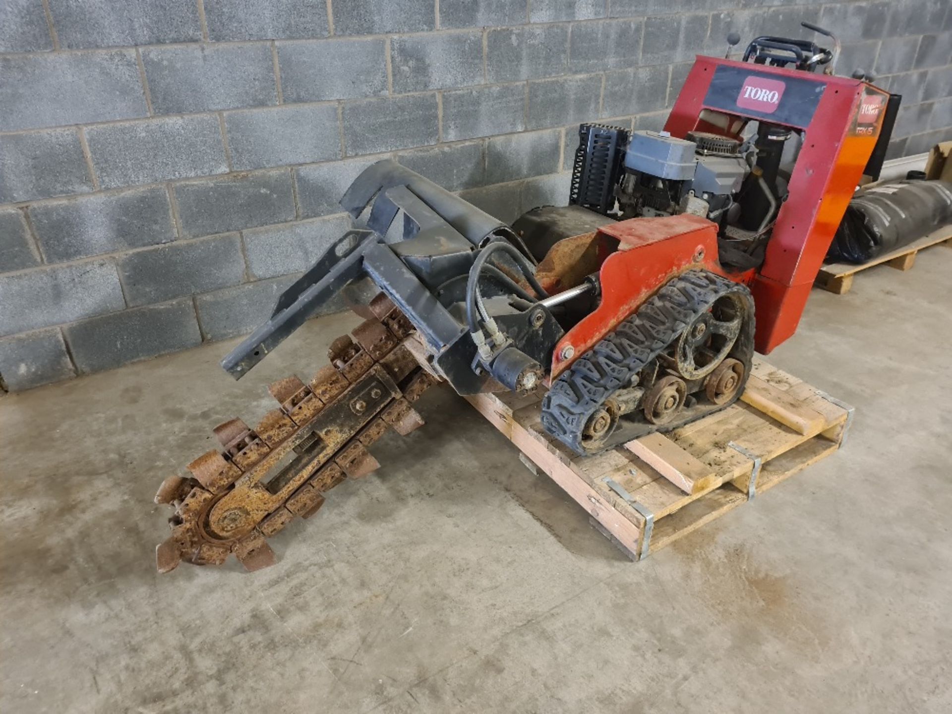 Toro TRX15 tracked trencher, Kawasaki petrol engin - Bild 2 aus 12