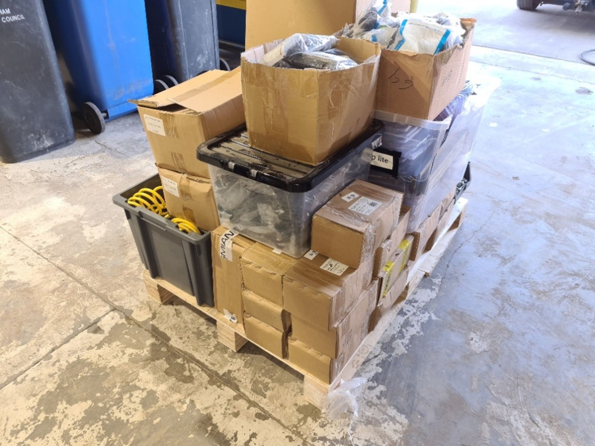 Pallet of assorted and telecomms parts and galv coach screws. - Image 14 of 15