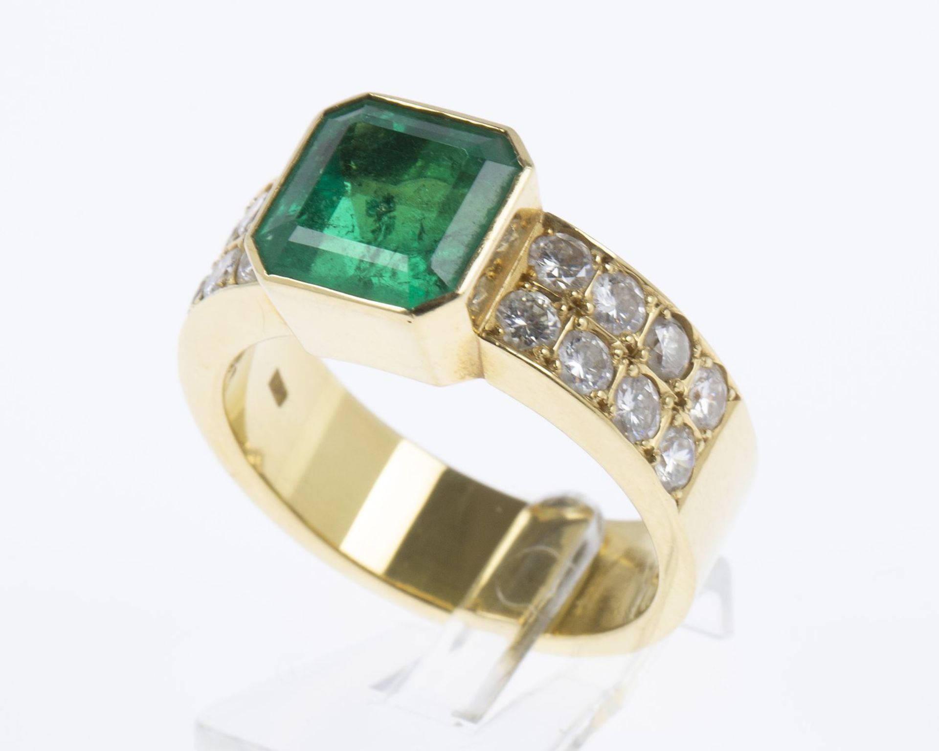 Feiner Smaragd-Brillant-Ring Gelbgold