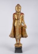 Buddha Holz, geschnitzt. Goldfassung.