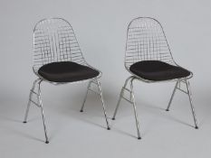 Ein Paar Wire Chairs DKX Verchromtes