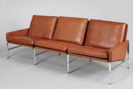 Dreisitzersofa FK 6720 Verchromter