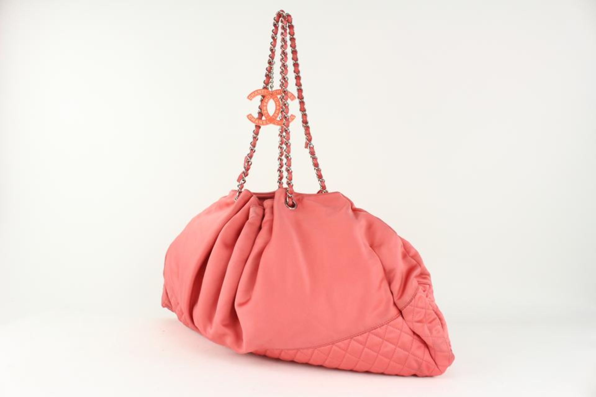 CHANEL XL PINK QUILTED SATIN HOBO CHAIN BAG - Bild 12 aus 12