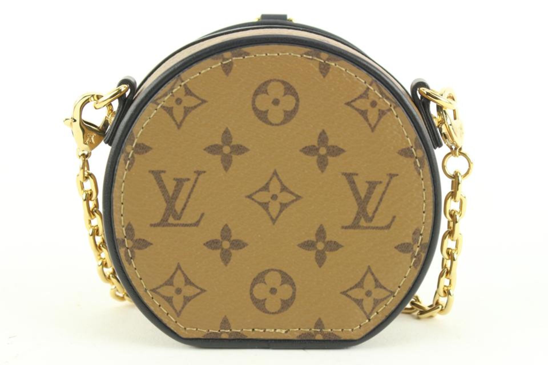 LOUIS VUITTON REVERSE MONOGRAM BOITE CHAPEAU NECKLACE - Image 6 of 12