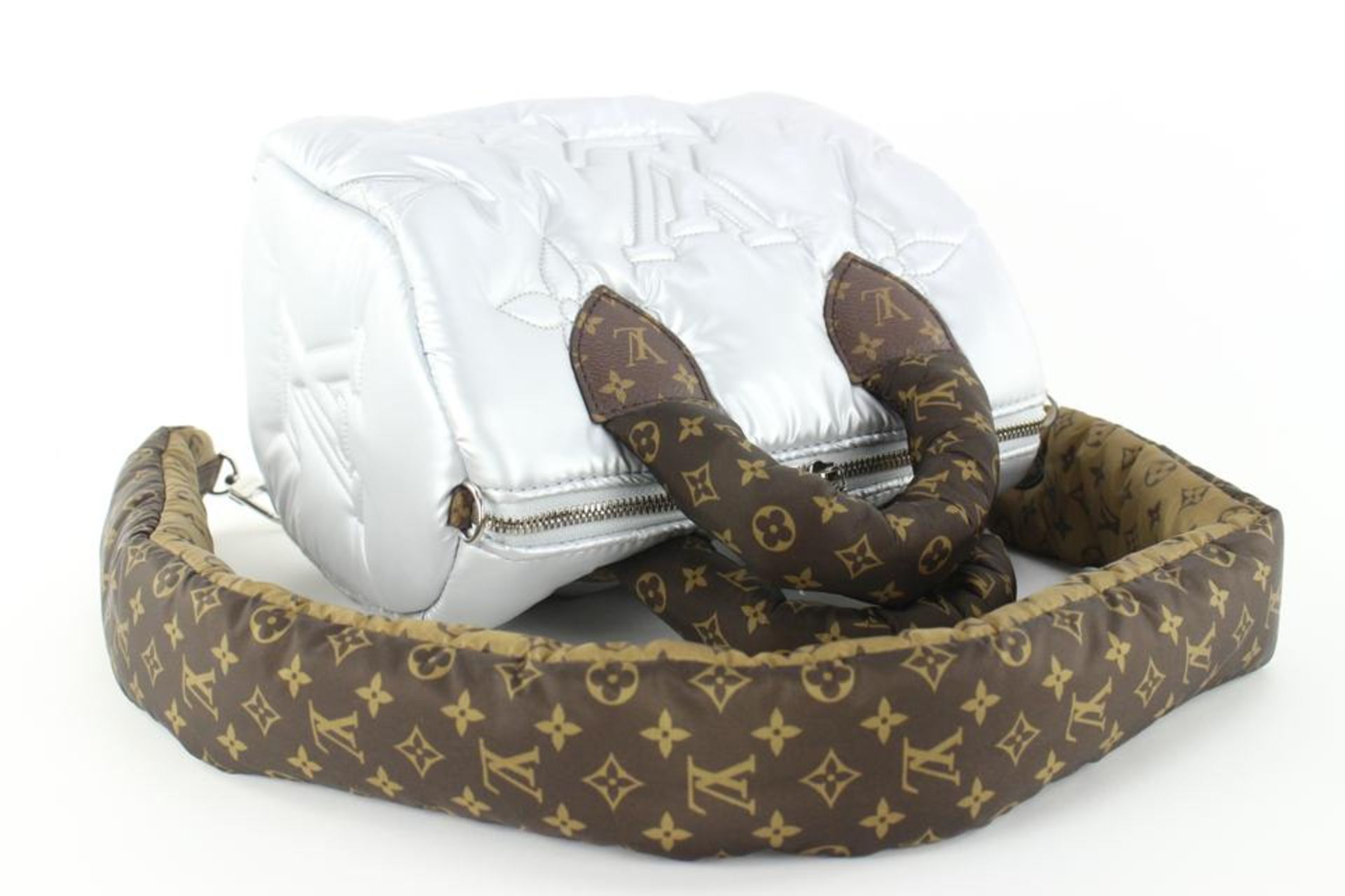 LOUIS VUITTON 2023 SILVER PUFFER MONOGRAM PILLOW SPEEDY BANDOULIERE - Bild 9 aus 11