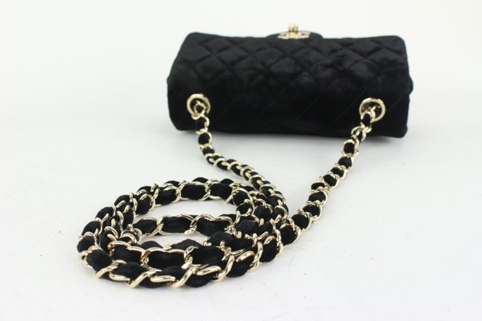 CHANEL BLACK QUILTED VELVET MINI CLASSIC FLAP CHAIN BAG SILVER - Bild 8 aus 11