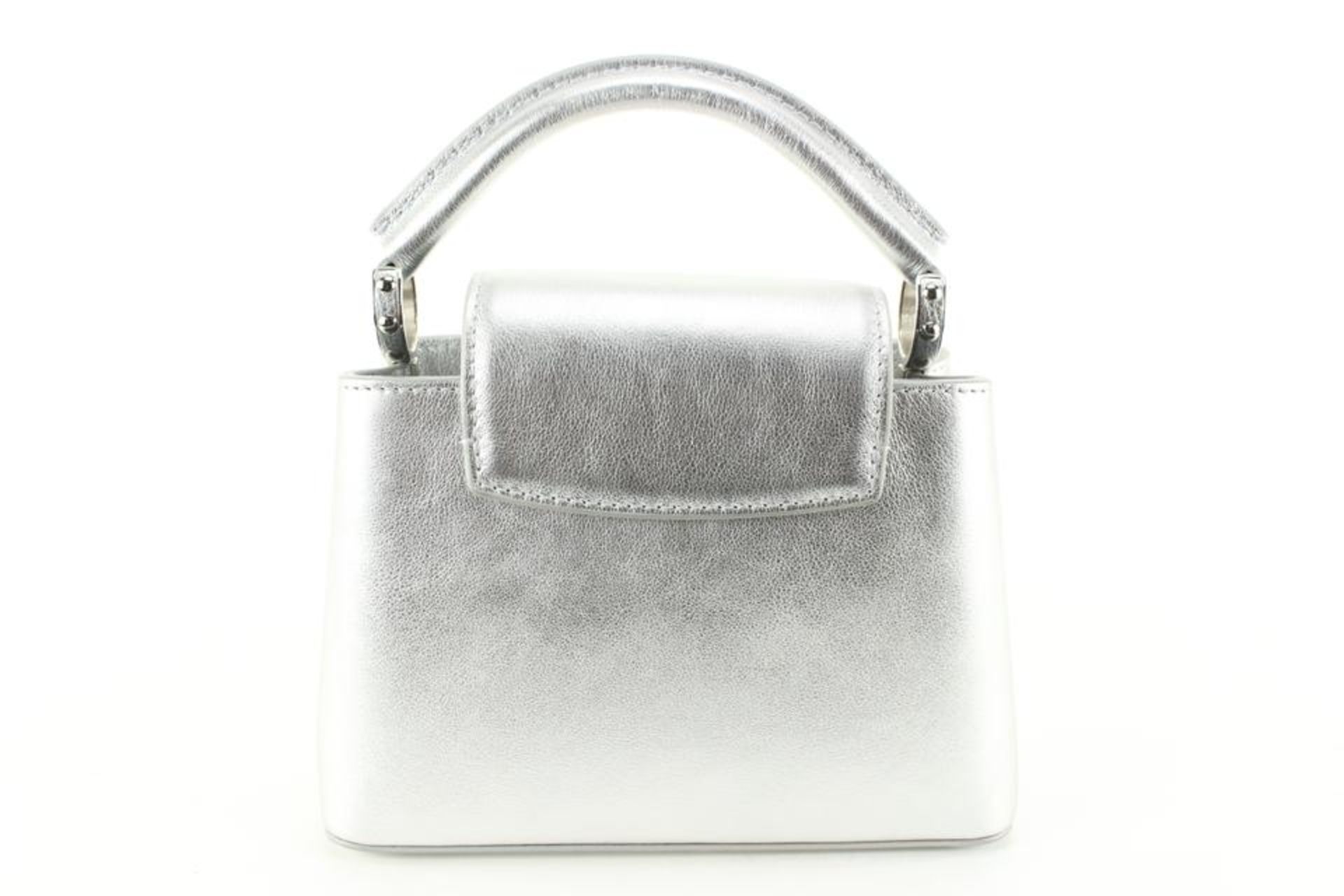 LOUIS VUITTON METALLIC CALFSKIN MINI CAPUCINES SILVER CROSSBODY CHAIN BAG - Bild 7 aus 11