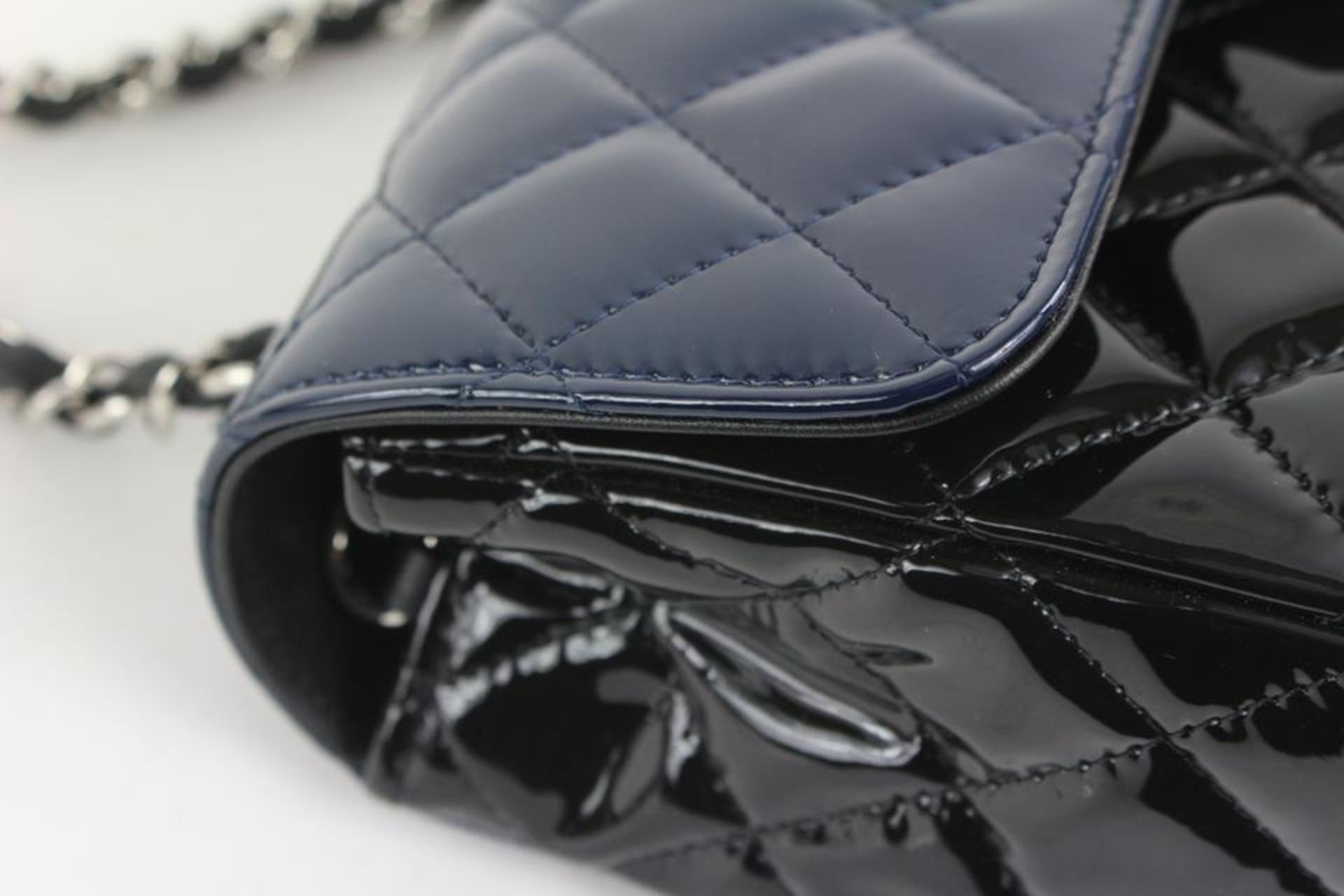 CHANEL BICOLOR BLACK X NAVY QUILTED PATENT MINI CLASSIC FLAP SILVER - Bild 2 aus 11