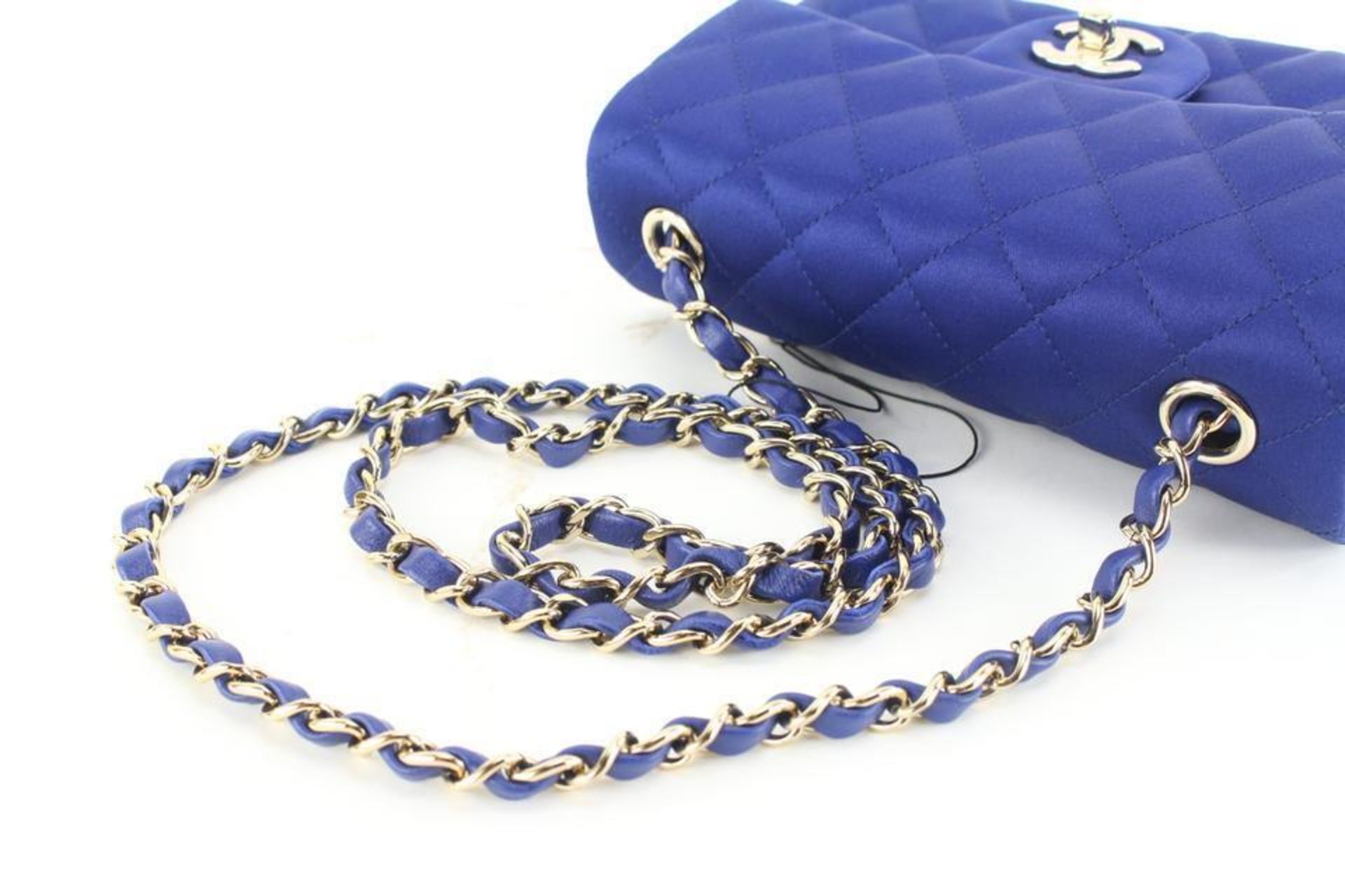 CHANEL 22A RARE BLUE QUILTED SATIN MINI CLASSIC FLAP GHW - Bild 4 aus 11