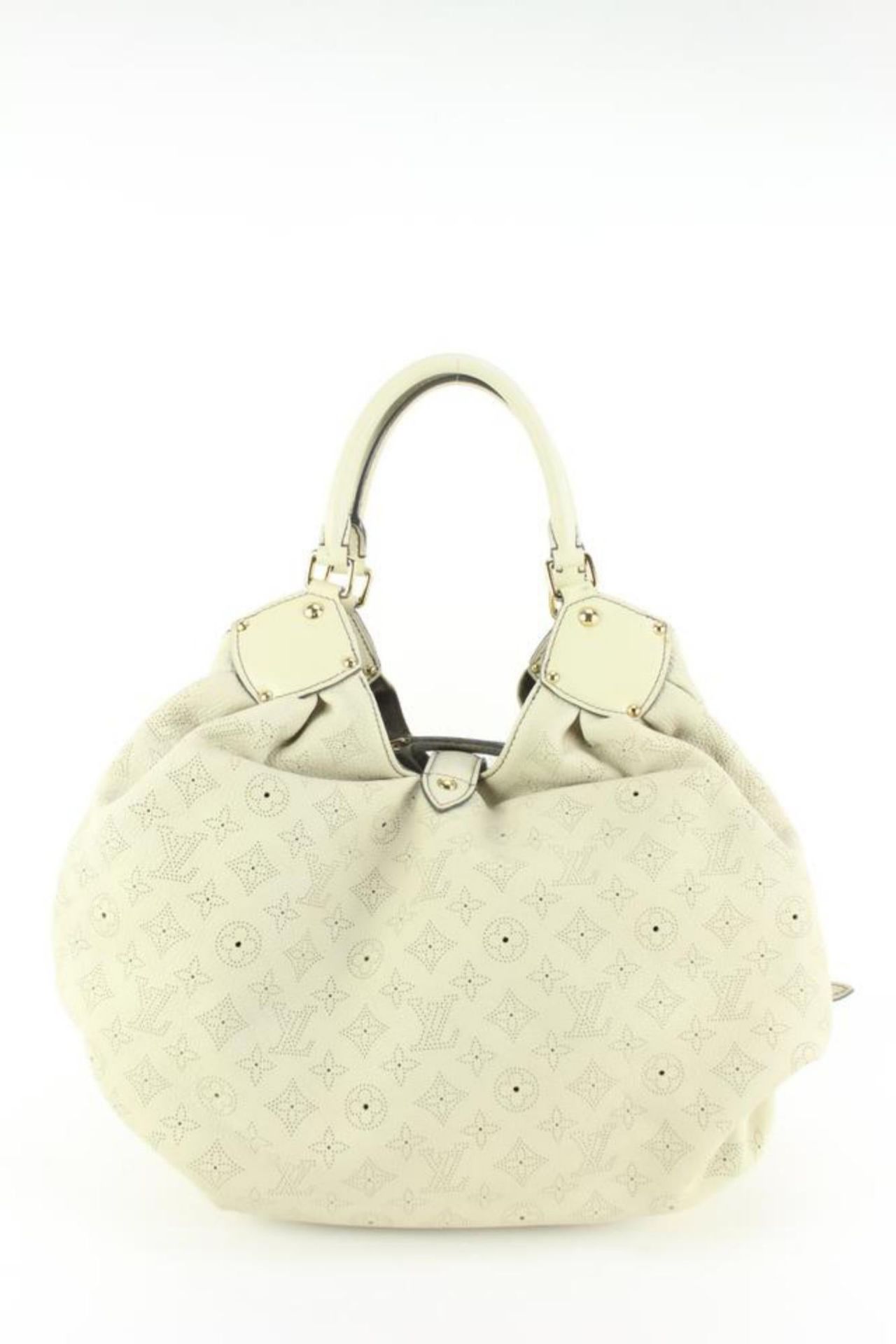 LOUIS VUITTON LIGHT BEIGE SAND MONOGRAM LEATHER MAHINA XL HOBO BAG - Bild 8 aus 12