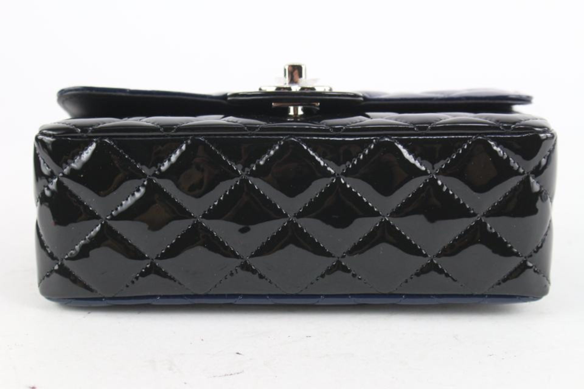 CHANEL BICOLOR BLACK X NAVY QUILTED PATENT MINI CLASSIC FLAP SILVER - Bild 4 aus 11