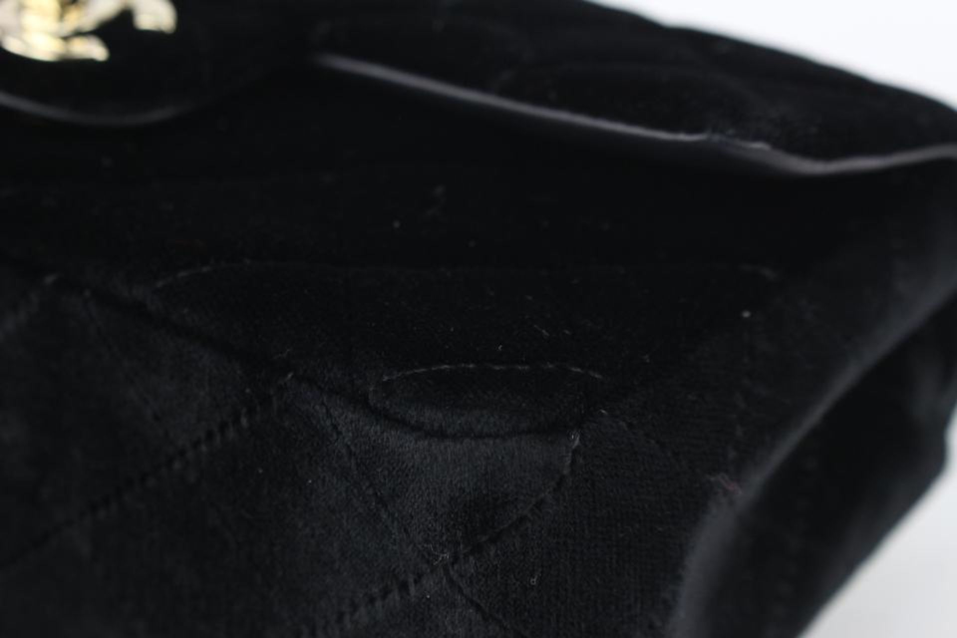 CHANEL BLACK QUILTED VELVET MINI CLASSIC FLAP CHAIN BAG SILVER - Bild 3 aus 11