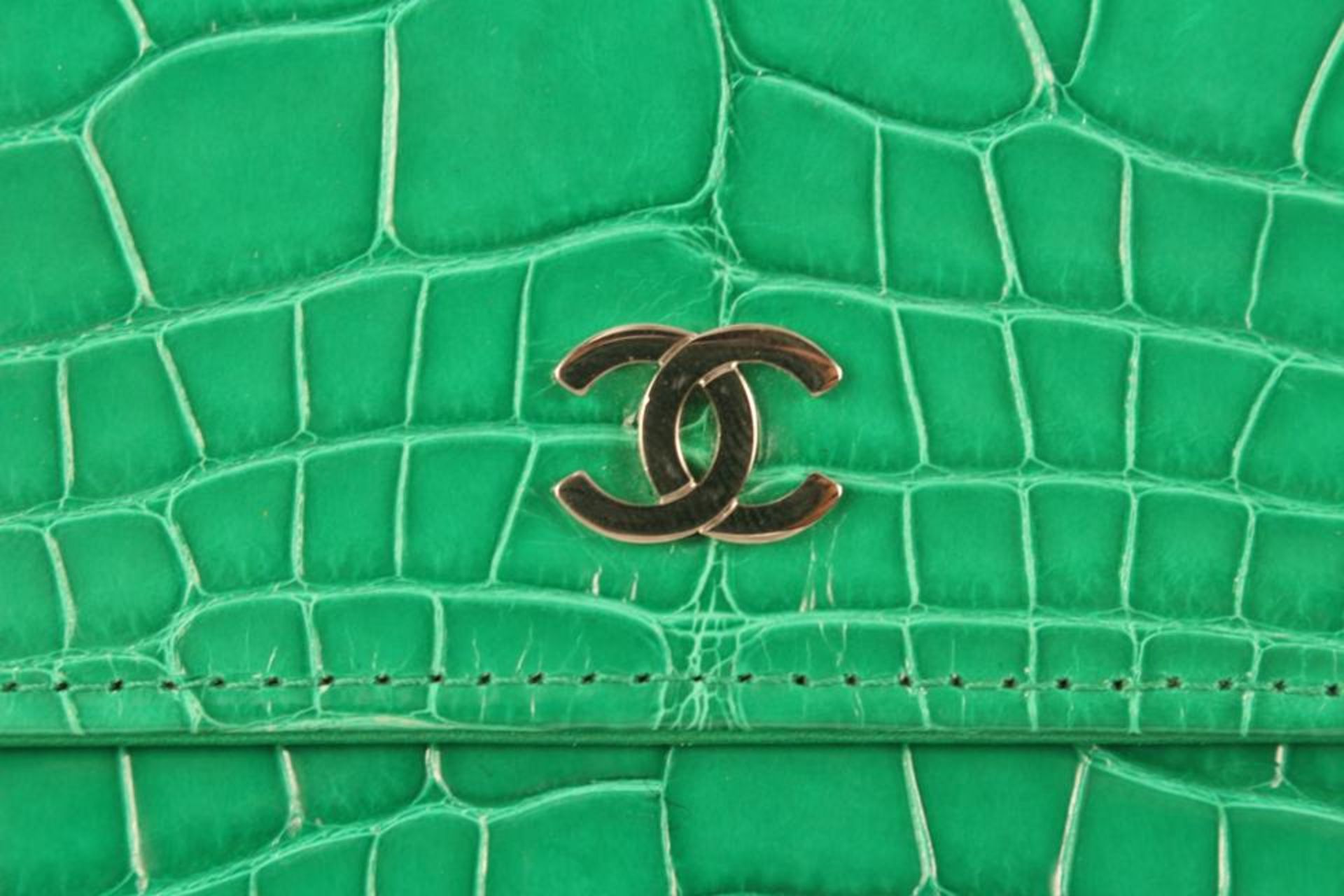 CHANEL ULTRA RARE EMERALD GREEN ALLIGATOR WALLET ON CHAIN SHW WOC - Image 9 of 11