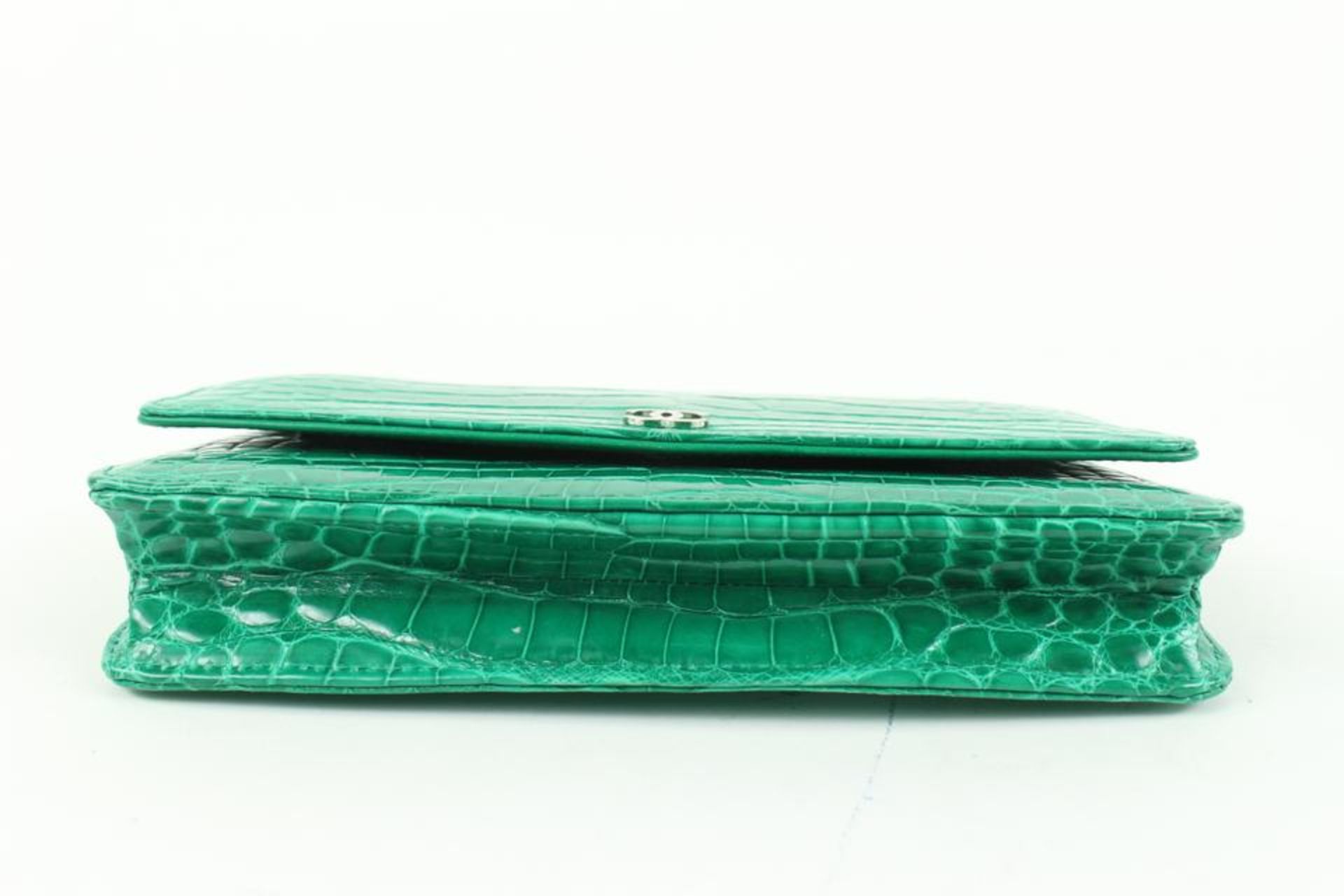 CHANEL ULTRA RARE EMERALD GREEN ALLIGATOR WALLET ON CHAIN SHW WOC - Image 4 of 11