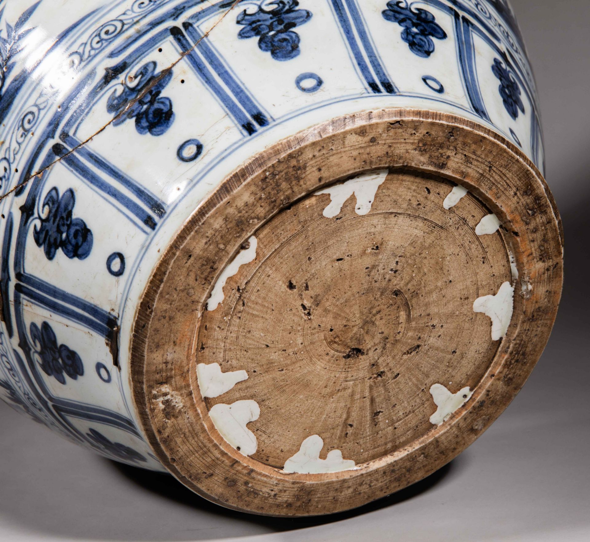 Blue and white porcelain vase from Yuan Dynasty - Image 9 of 9