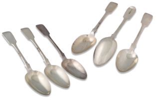 A SET OF IRISH VICTORIAN SILVER FIDDLE PATTERN TABLE SPOONS, By West & Son. Dublin 1894, 465 g.