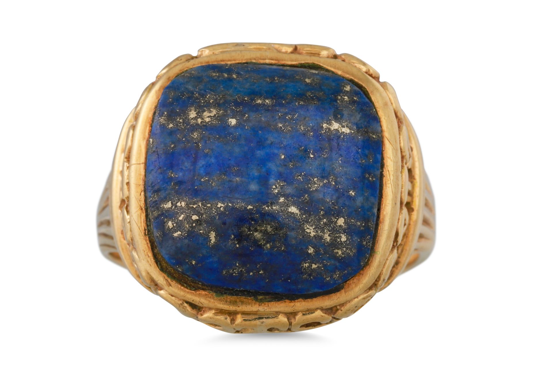 A GENT'S GOLD & LAPIS LAZULI DRESS RING, size U, 9 g.