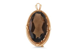 A LARGE SMOKEY TOPAZ PENDANT/BROOCH, mounted in 14ct gold
